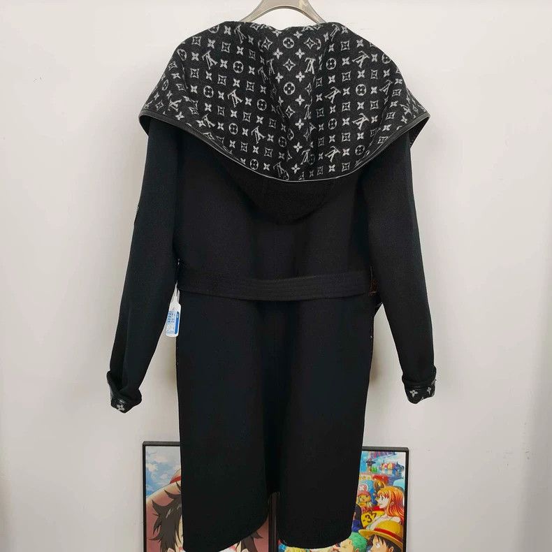 Louis Vuitton Louis Vuitton Black bathrobe coat with full print inside co Size M / US 6-8 / IT 42-44 - 2 Thumbnail