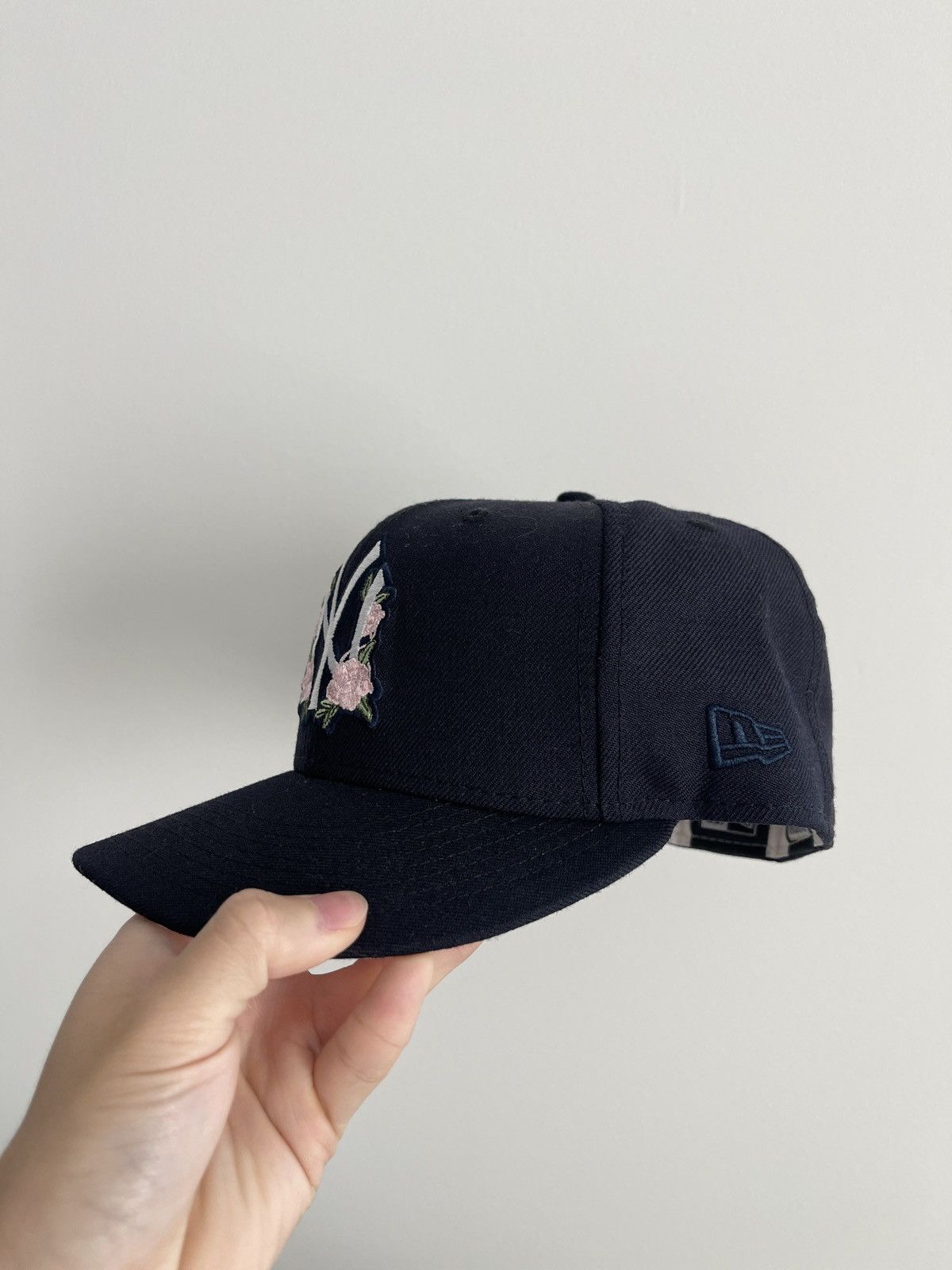 MLB New York Yankees Floral 27 Championships Patch Pink Brim Hat Size ONE SIZE - 6 Thumbnail