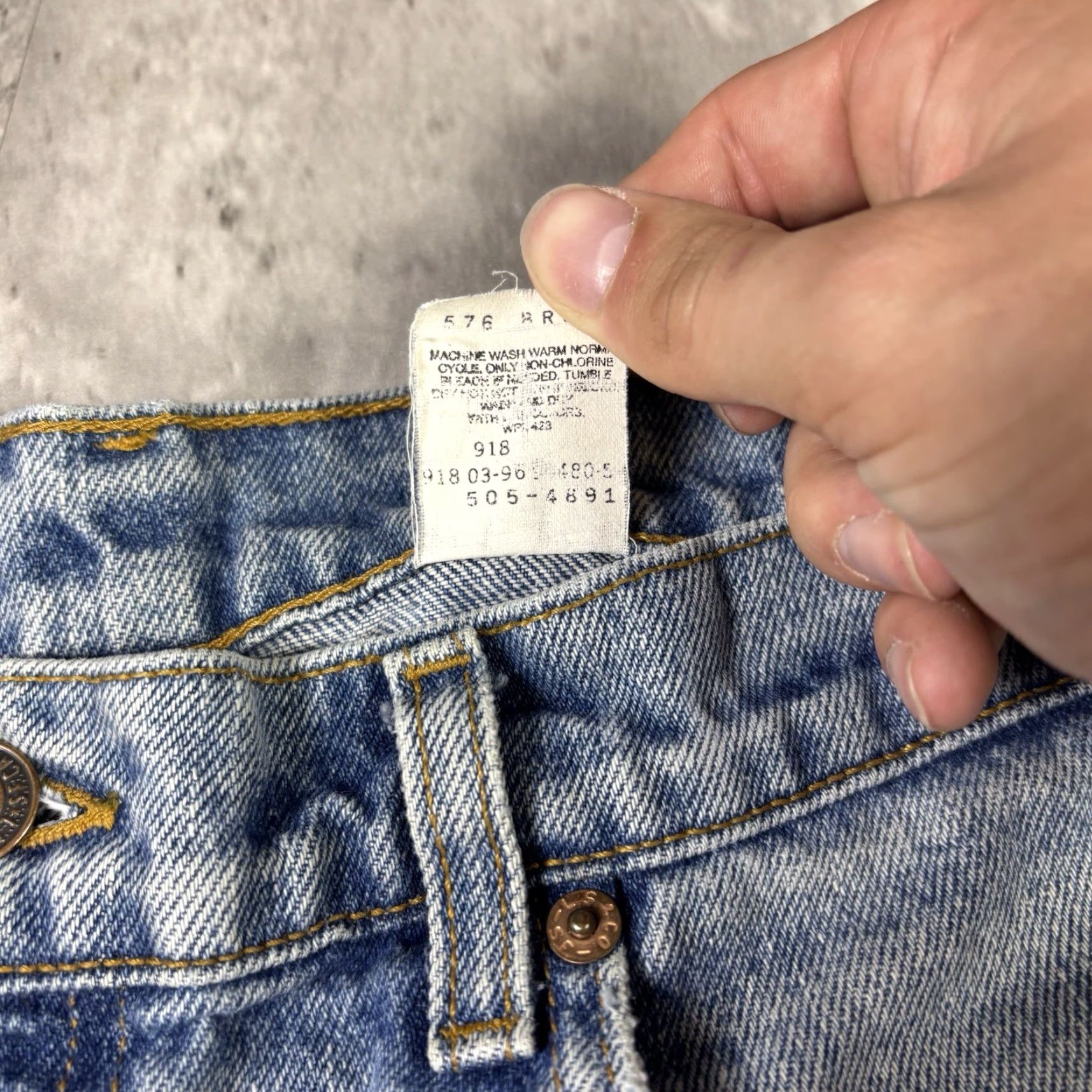 Levi's VINTAGE Levi's 505 Jeans Straight Fit Hemmed Blue Size 32x26 USA Mens Size US 36 / EU 52 - 5 Thumbnail