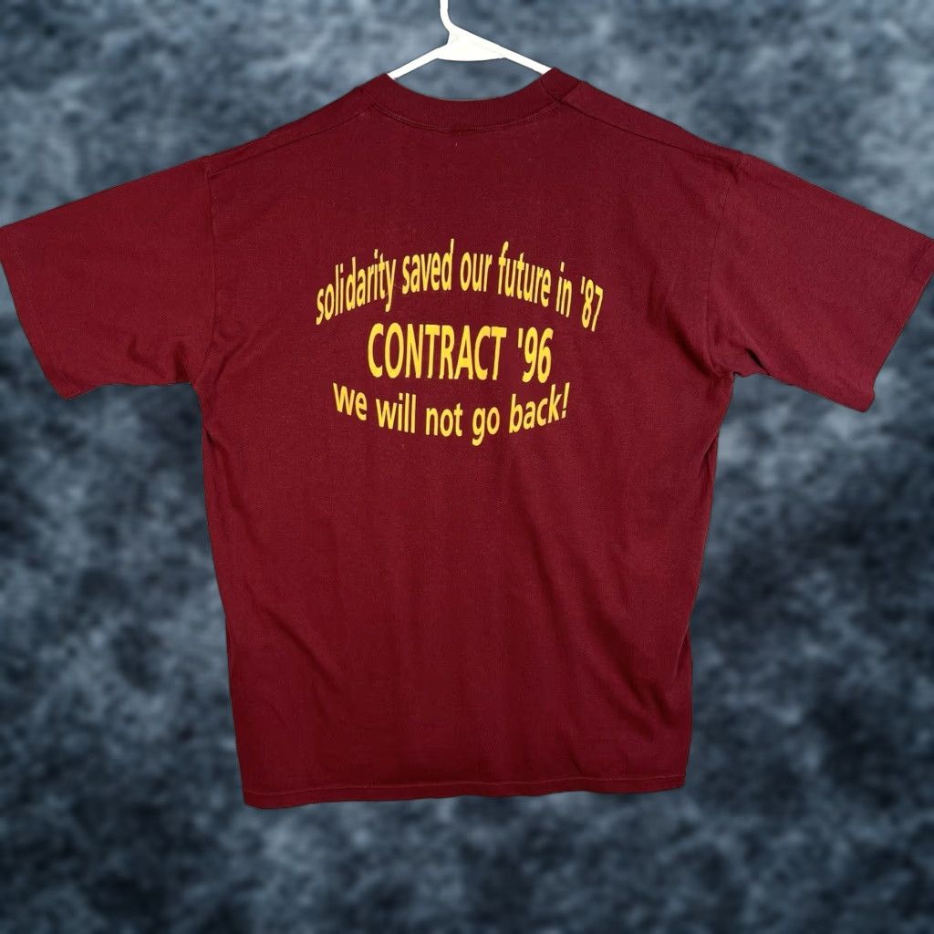 Vintage VINTAGE 90s Aluminum Brick Glass Workers Union Graphic Tee Adult Large Red Mens Size US L / EU 52-54 / 3 - 1 Thumbnail