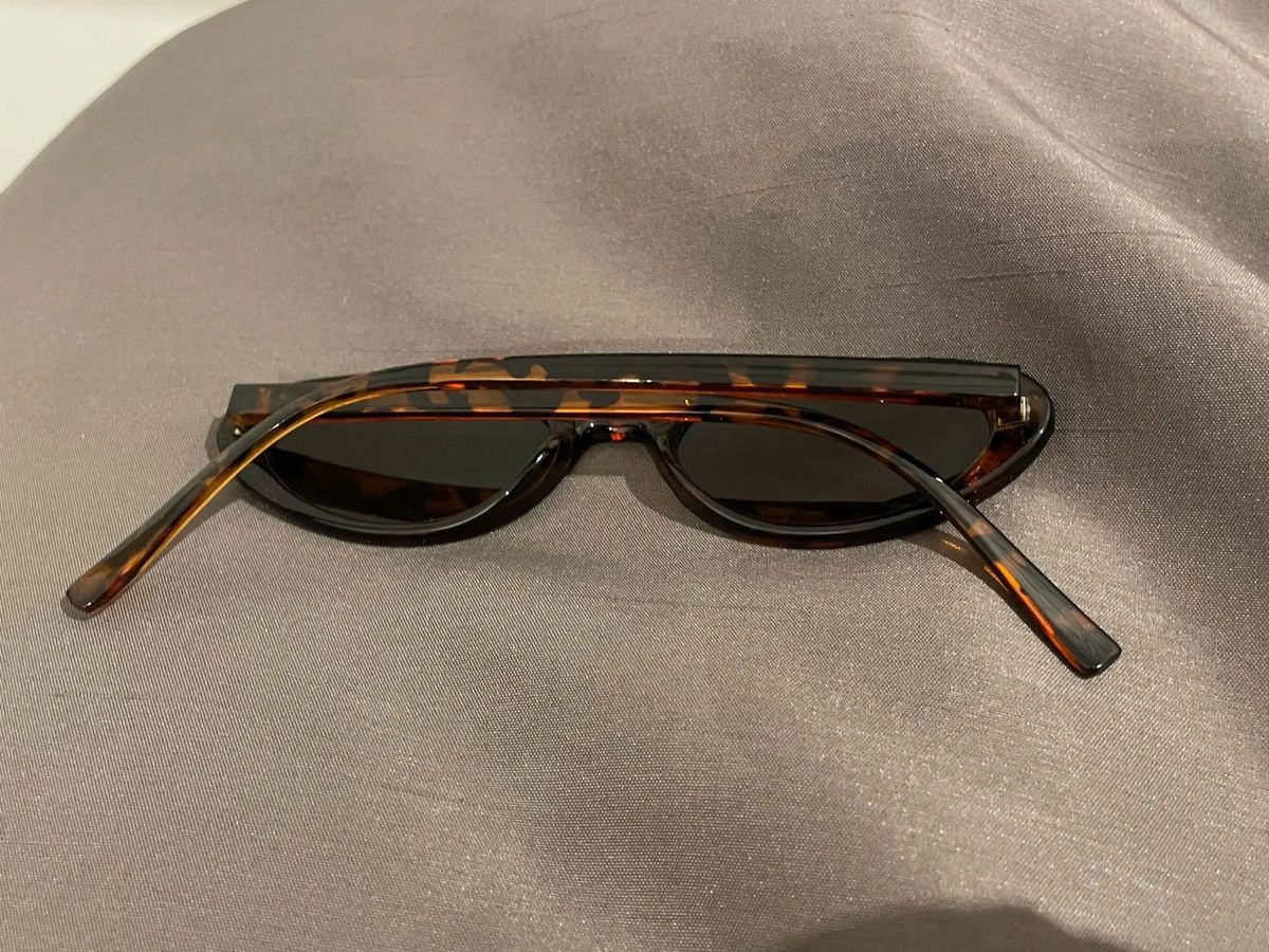 Vintage Retro Vintage Brown Hot Small Sunglasses y2k Size ONE SIZE - 3 Thumbnail