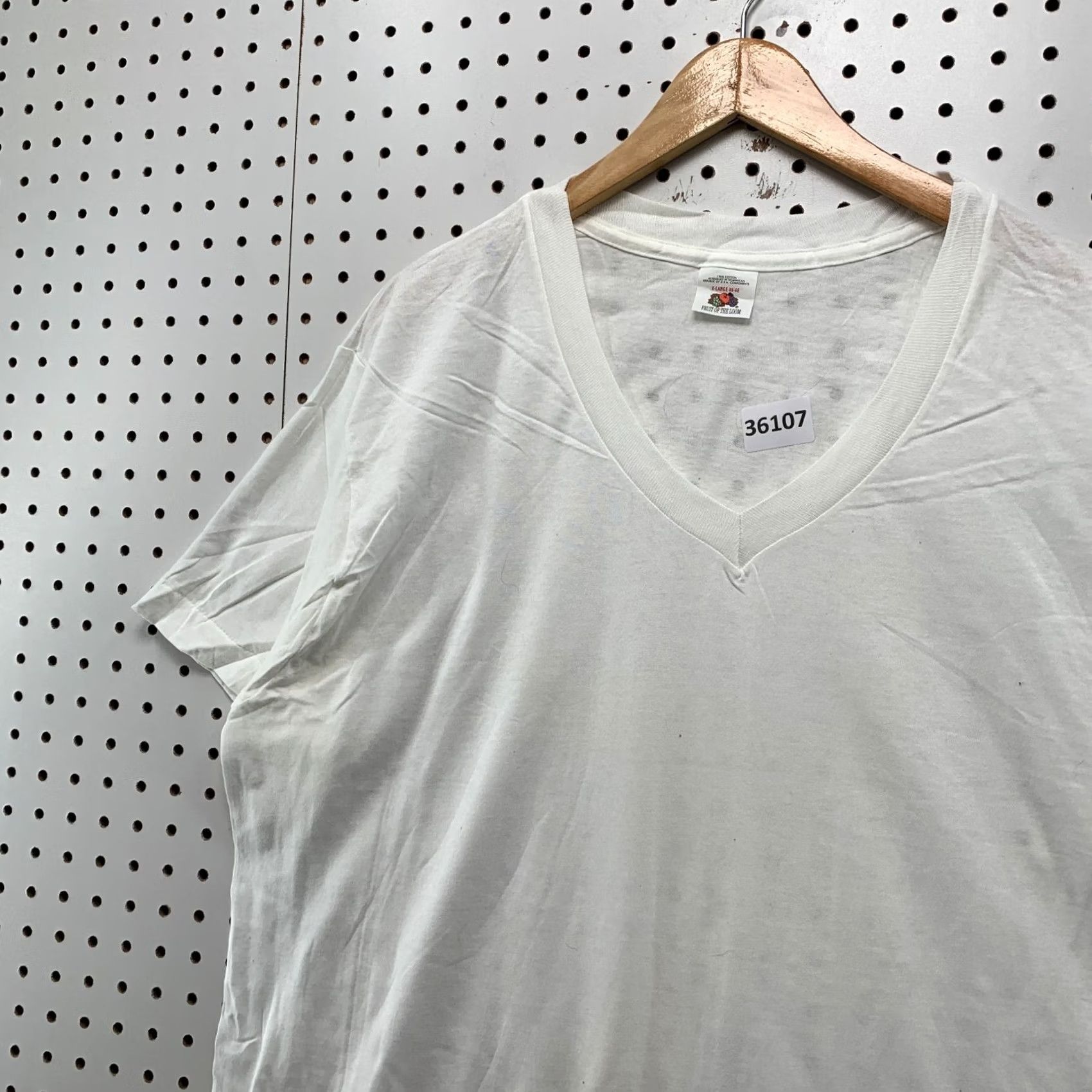 Fruit Of The Loom VINTAGE Fruit Of The Loom V Neck White Shirt Mens XL Single Stitch USA 24.5x31 Size US XL / EU 56 / 4 - 6 Thumbnail