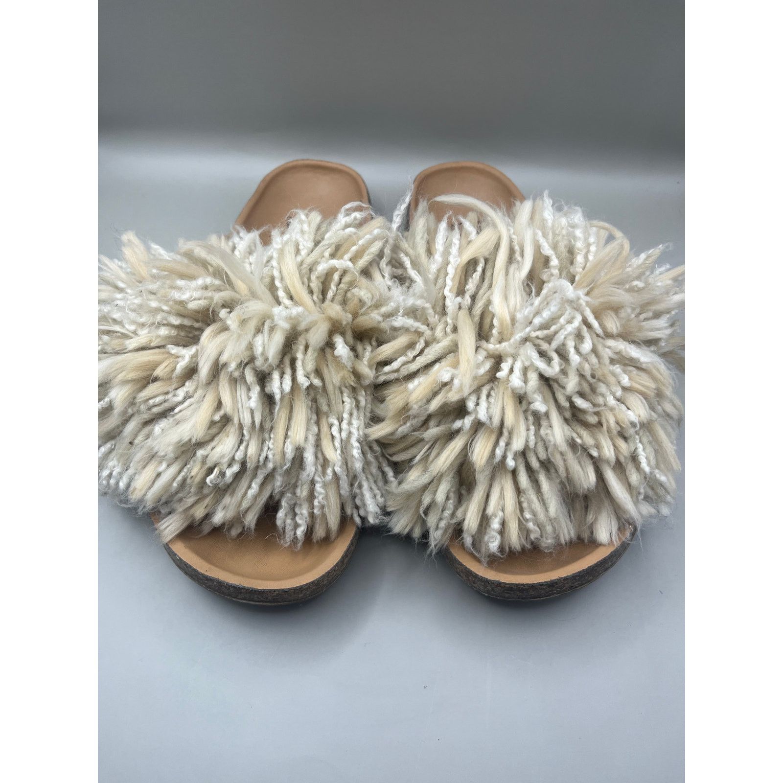 Ugg UGG Cindy Soft Ochre Sandals Flip Flops Womens Size 7.5 USED Size US 7.5 / IT 37.5 - 3 Thumbnail