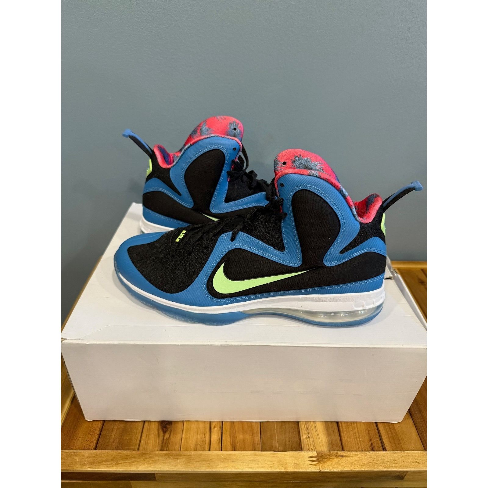 Nike Size 12 - Nike LeBron 9 South Coast - Worn 1x Size US 12 / EU 45 - 1 Thumbnail