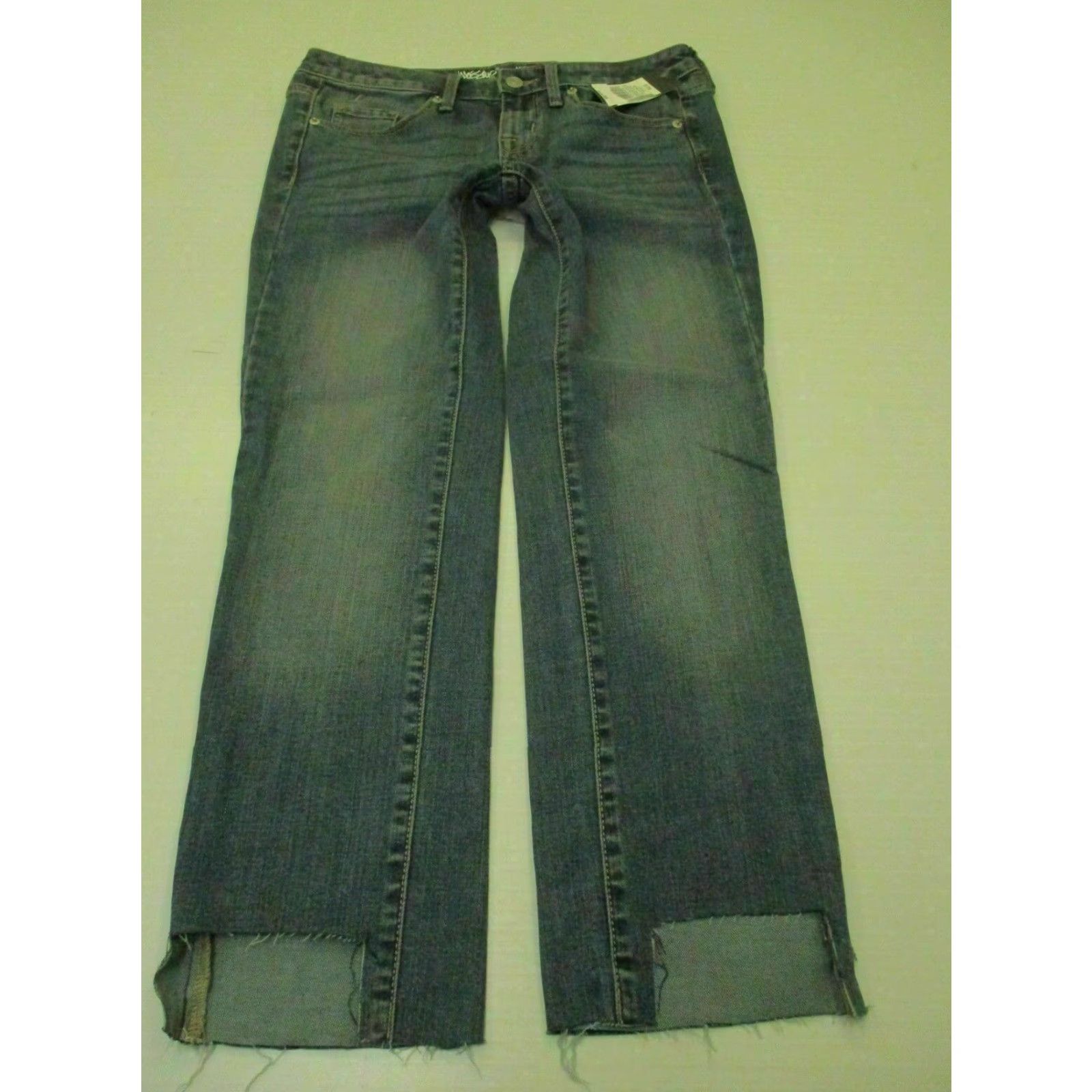 Mossimo MOSSIMO Women's Capri Jeans Shorts Flat Front Blue Size 2 Regular Capris Solid Denim Womens Size 26" / US 2 / IT 38 - 2 Thumbnail