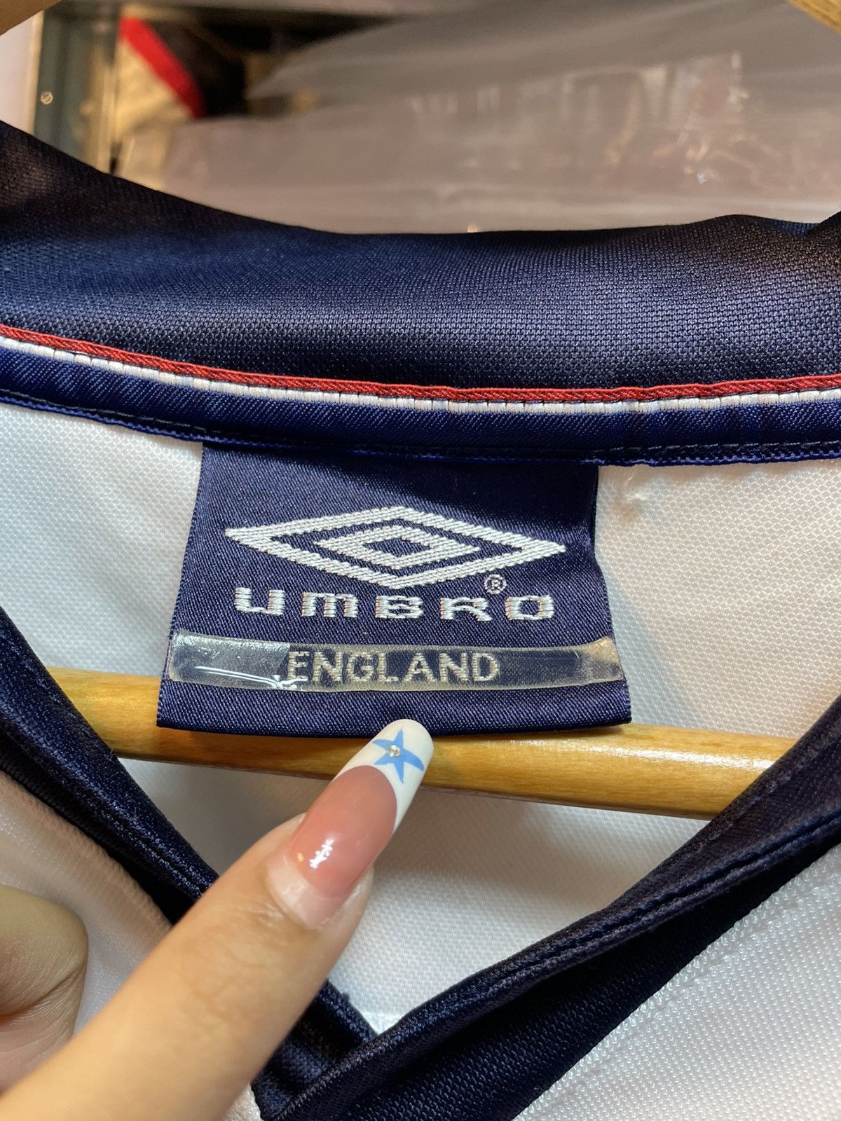 Umbro Vintage 2001-2002 England Fooll Team Training Kit Size US XL / EU 56 / 4 - 4 Thumbnail