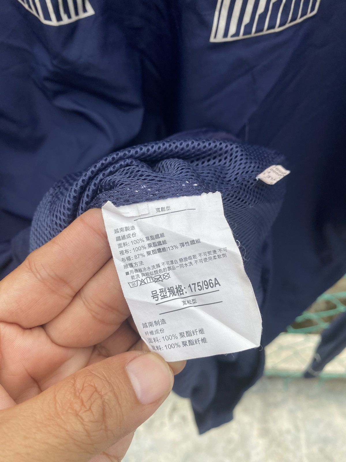 Under Armour ⚡️Steals⚡️Under Armour spellout training sweater Size US L / EU 52-54 / 3 - 7 Thumbnail
