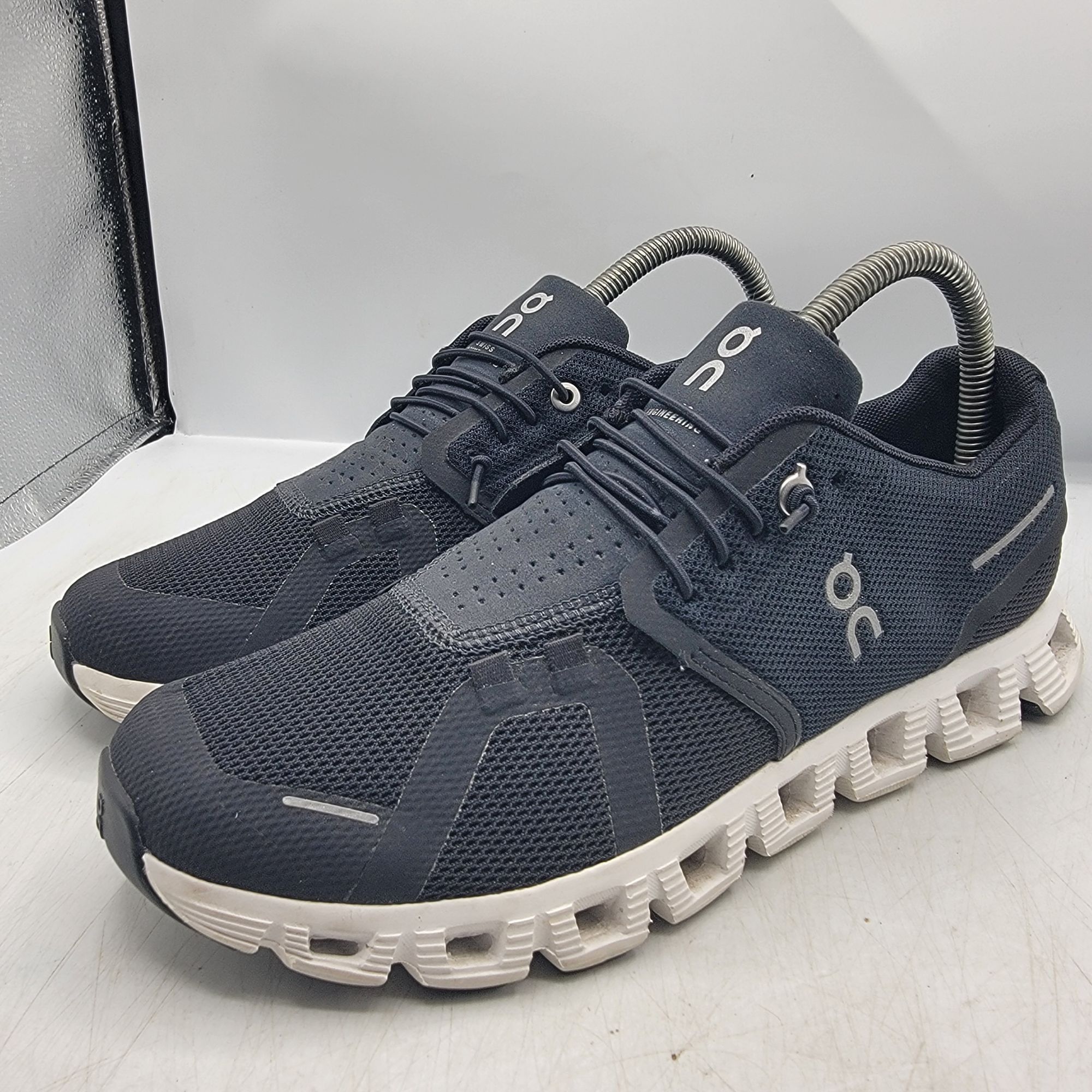 On On Cloud 5 Womens 8.5 Black White Athletic Sneaker Shoes Out Size US 8.5 / IT 38.5 - 3 Thumbnail