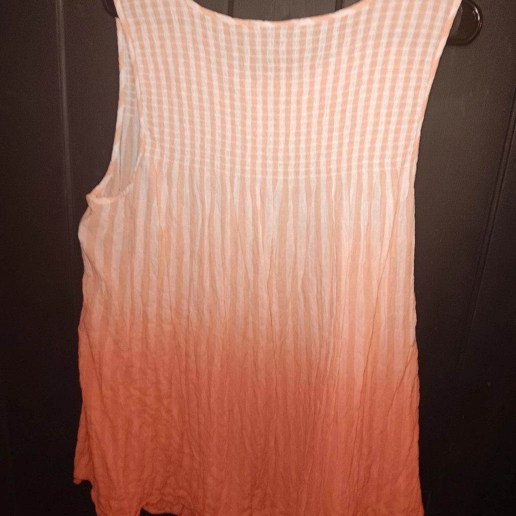 Torrid Torrid 2x, sleeveless top, Orange crinkled material, nwot Size XL / US 12-14 / IT 48-50 - 7 Thumbnail