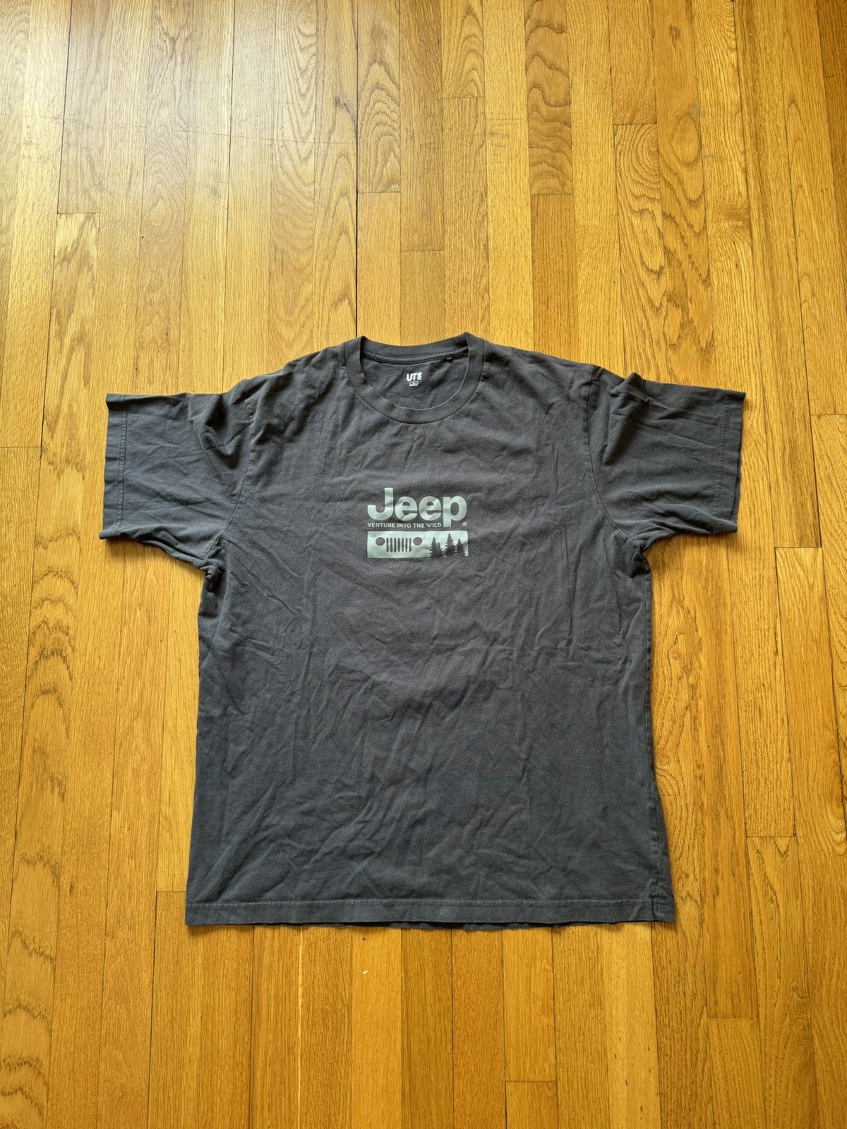 Uniqlo Uniqlo x Jeep Graphic Tee - Grey Size L Size US L / EU 52-54 / 3 - 1 Thumbnail