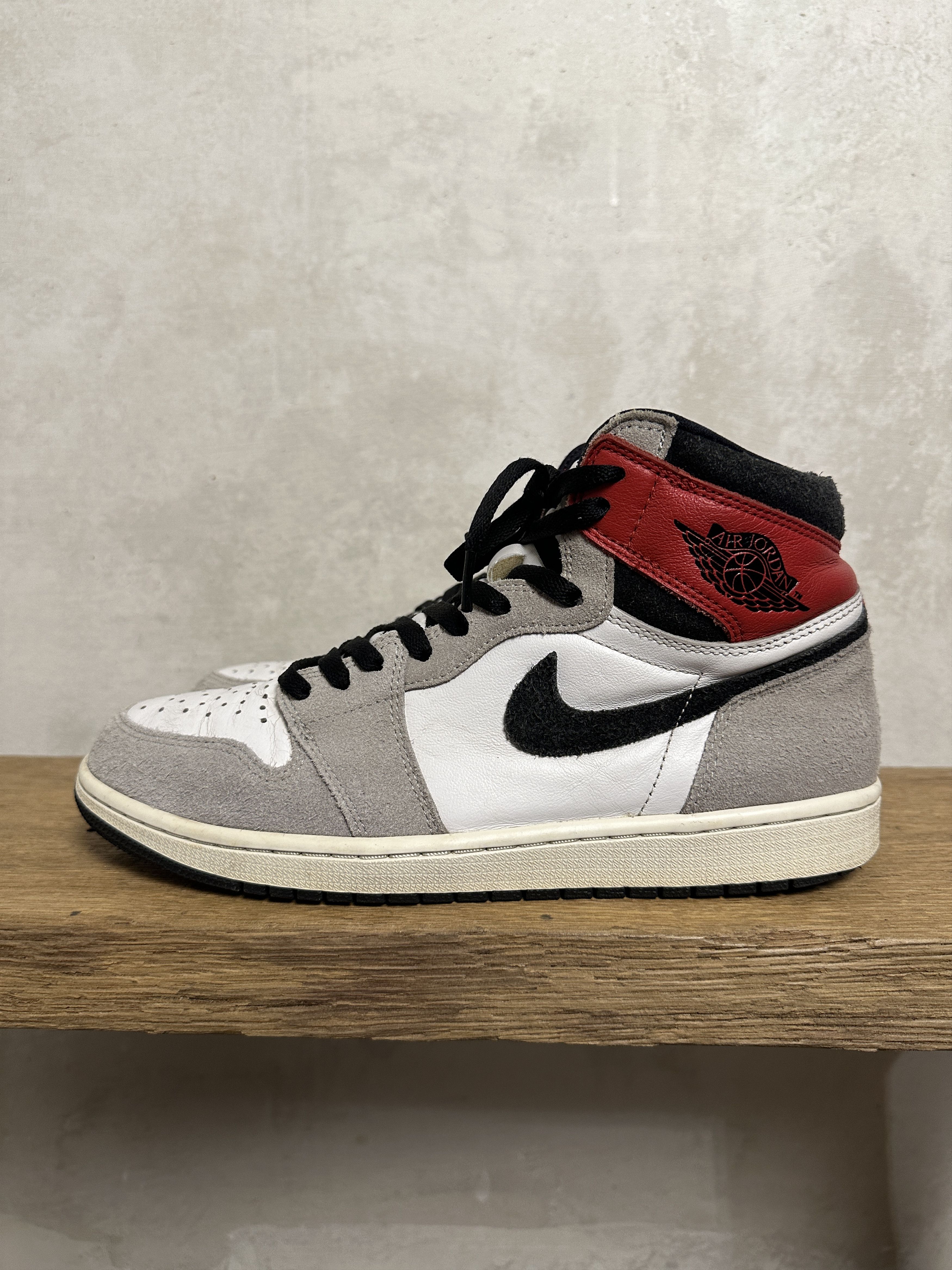 Jordan Brand Air Jordan 1 Retro High OG Particle Grey Size US 10.5 / EU 43-44 - 1 Thumbnail