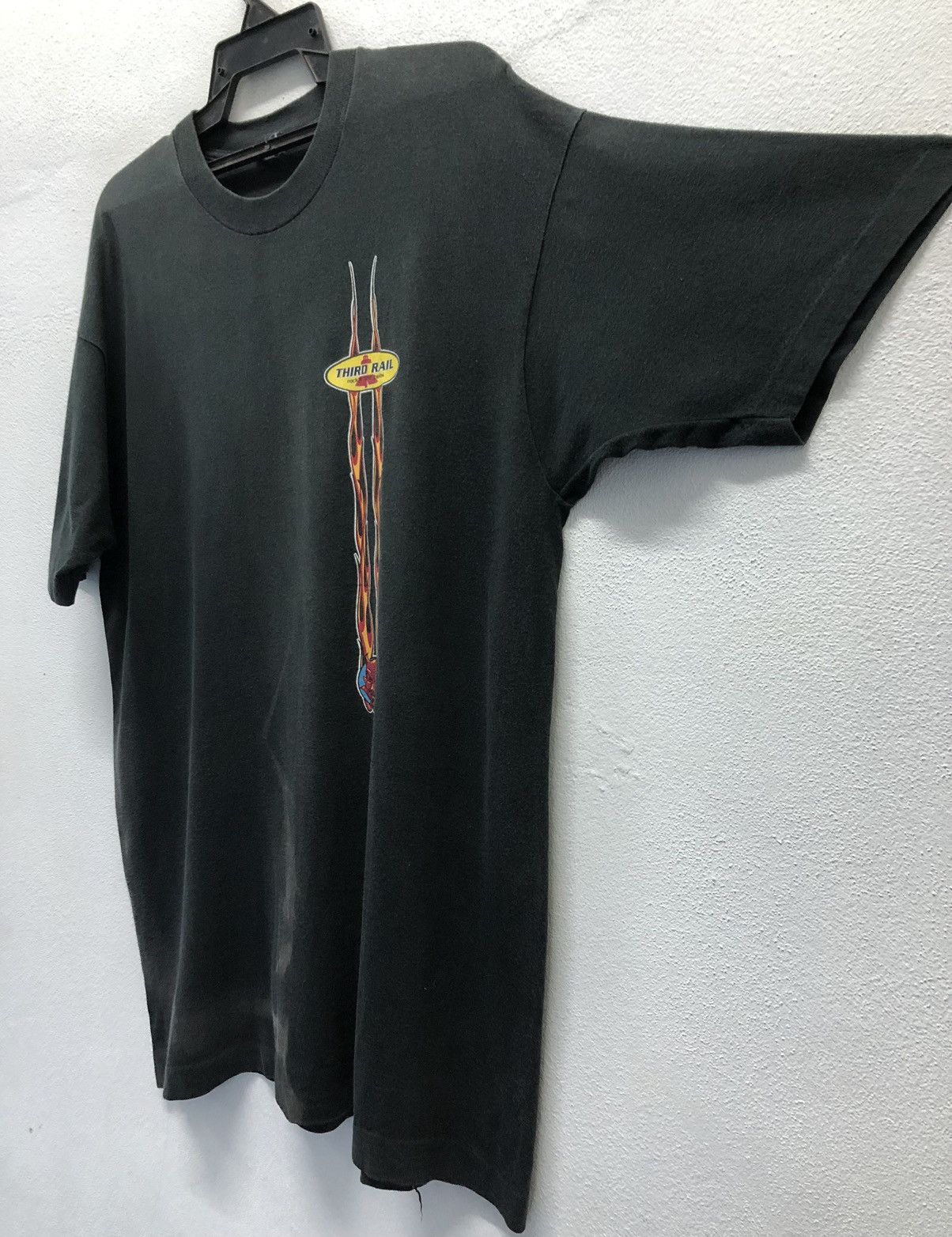 Vintage Vintage Third Rail Rockin' The Bells T-Shirt Size US L / EU 52-54 / 3 - 6 Thumbnail