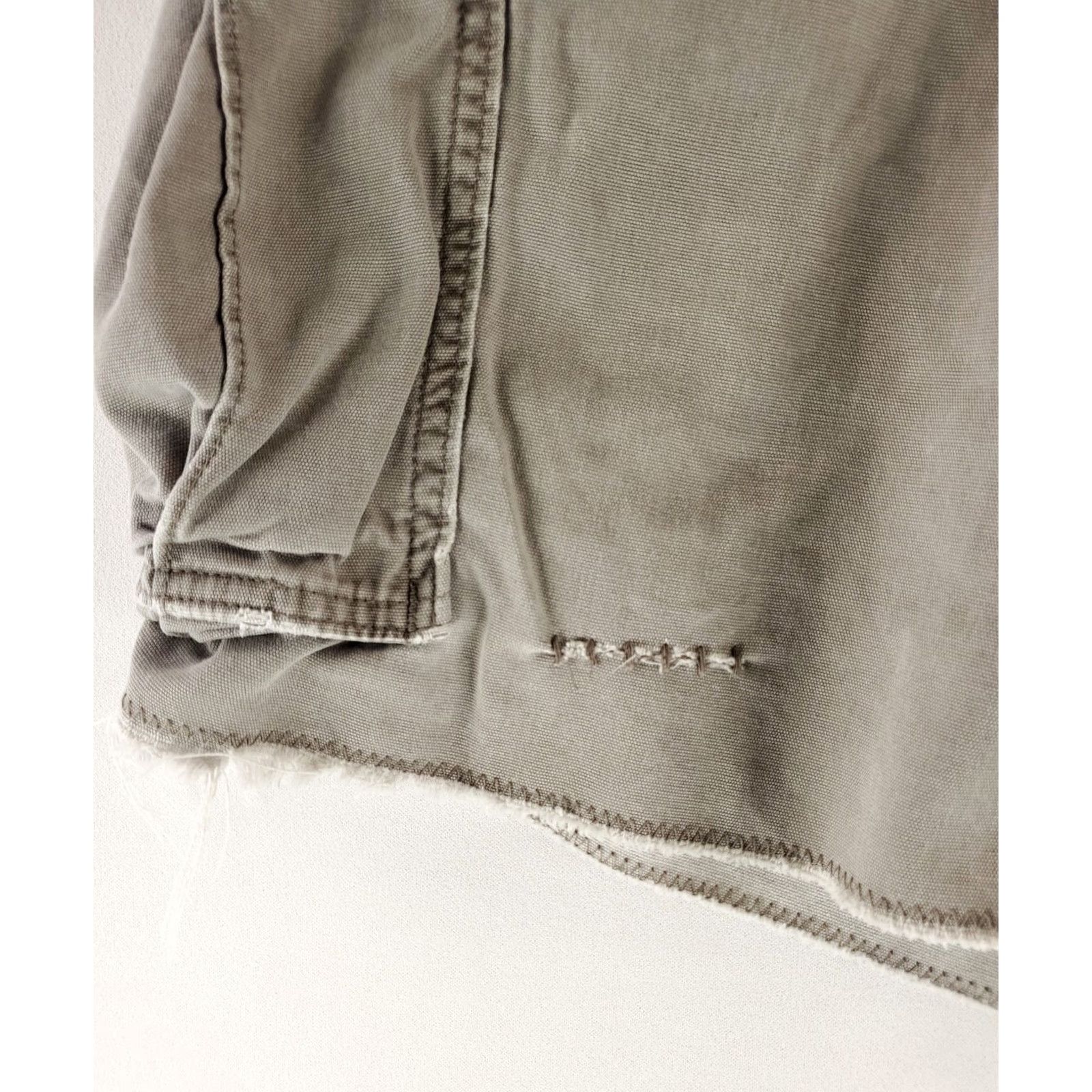 Abercrombie & Fitch Abercrombie & Fitch Cargo Shorts Gray Distressed Mens 36 Cargo Shorts Beige 90s Mens 36 Size US 36 / EU 52 - 2 Thumbnail
