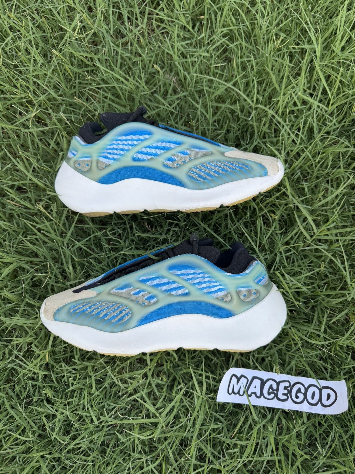 Yeezy Yeezy 700 V2 Arzareth Size US 6.5 / IT 36.5 - 2 Thumbnail