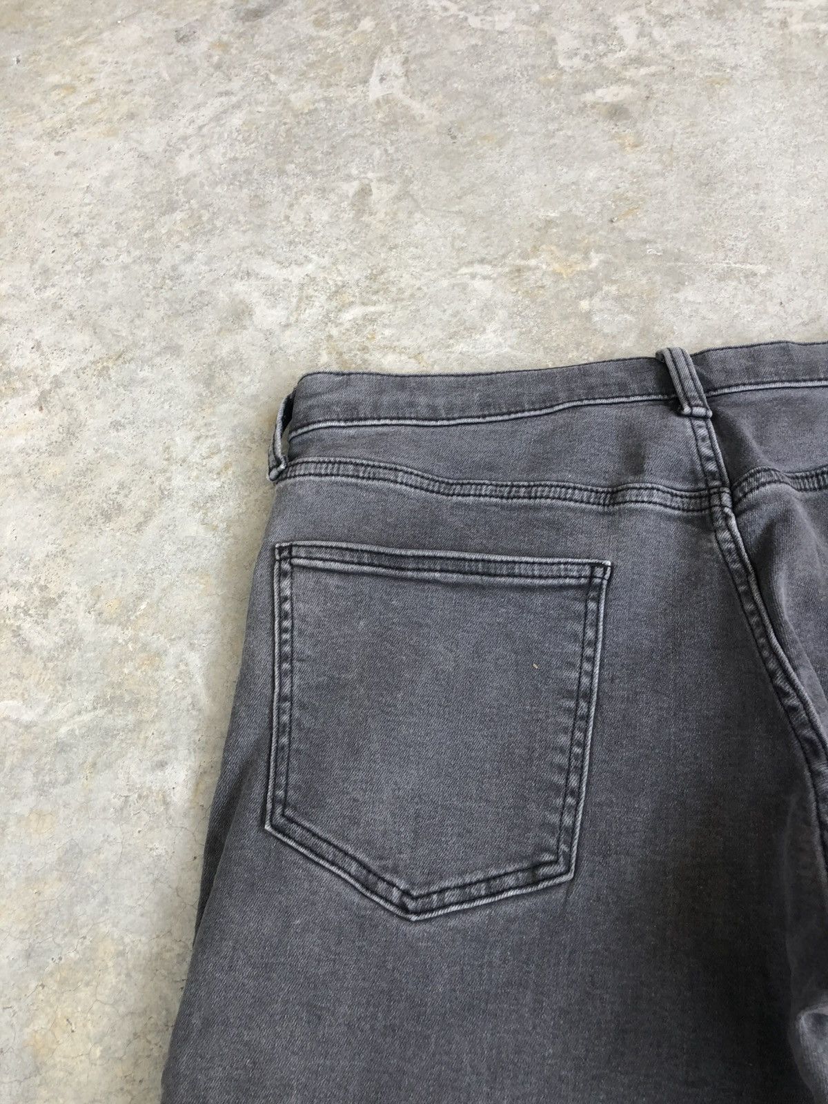GU × Undercover Undercover x Gu Distressed Slim Jeans Size US 33 - 19 Thumbnail