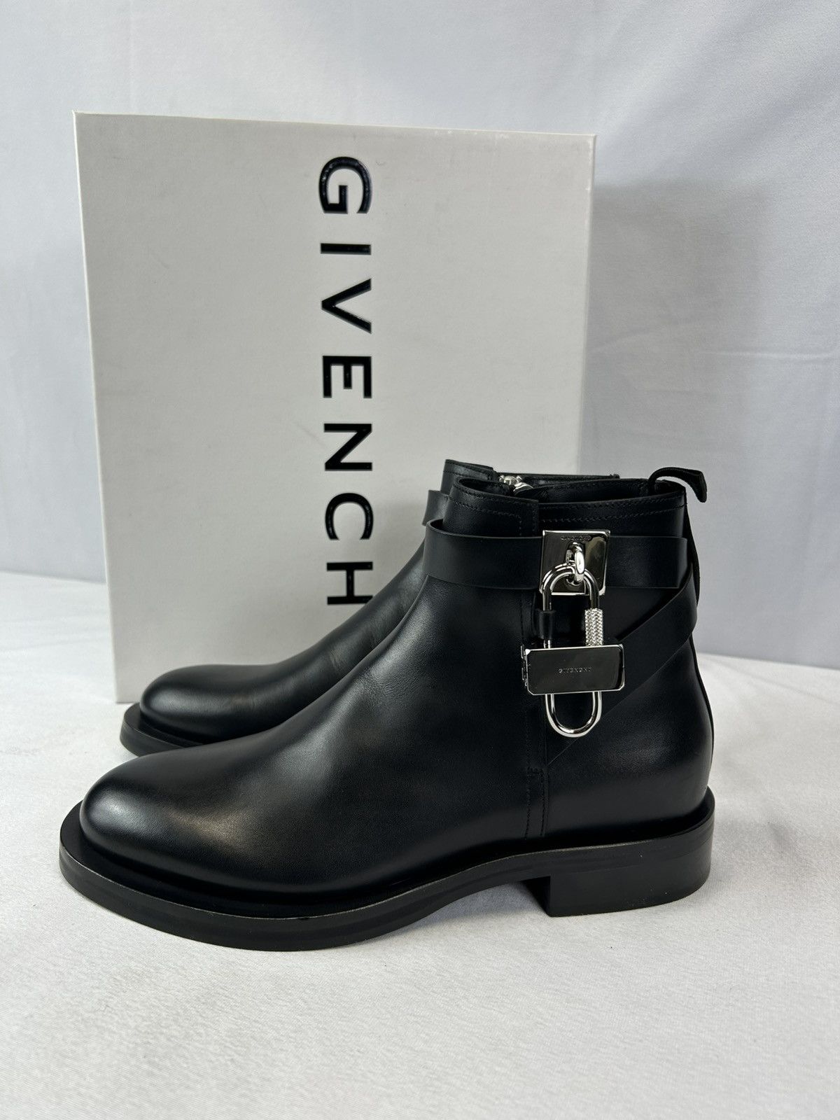 Givenchy Givenchy Lock Ankle Boots In Leather Size US 9 / IT 39 - 1 Thumbnail