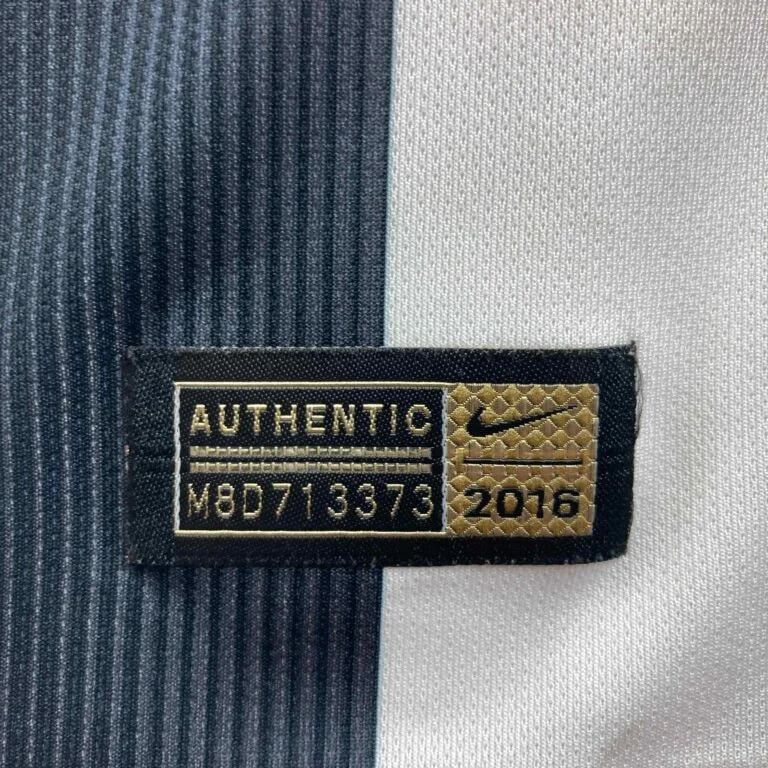 Nike Eintracht Frankfurt 2016-17 #9 Player Issue football jersey Size US S / EU 44-46 / 1 - 5 Thumbnail