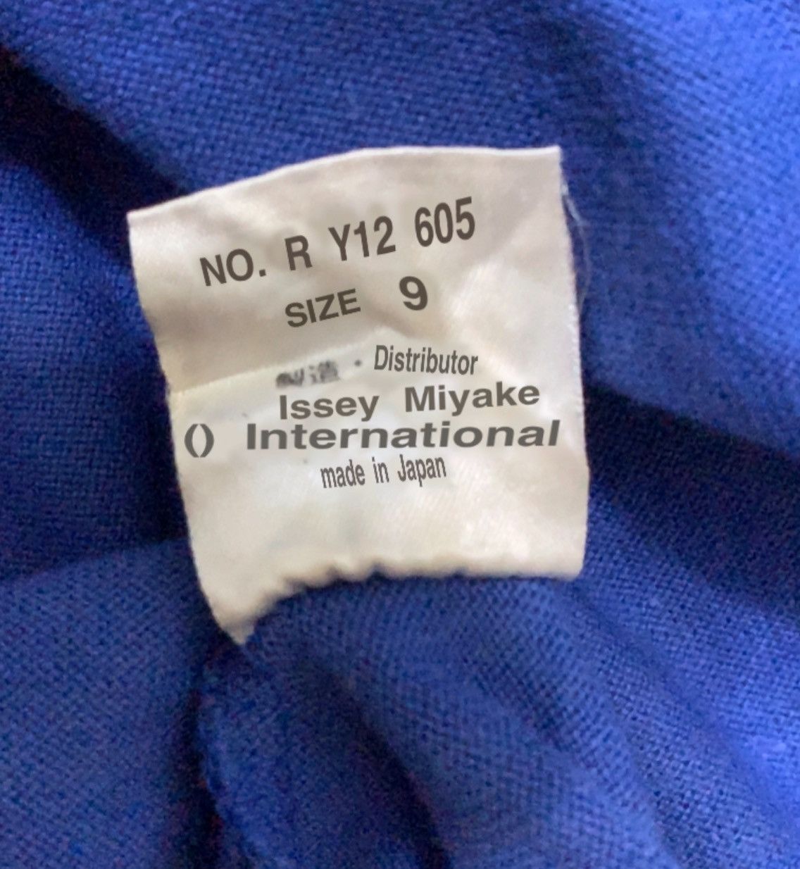 Issey Miyake 80s ISSEY MIYAKE PUNK GRAPHIC TSHIRT ASYMMETRIC BIG LOGO Size US XXL / EU 58 / 5 - 15 Thumbnail