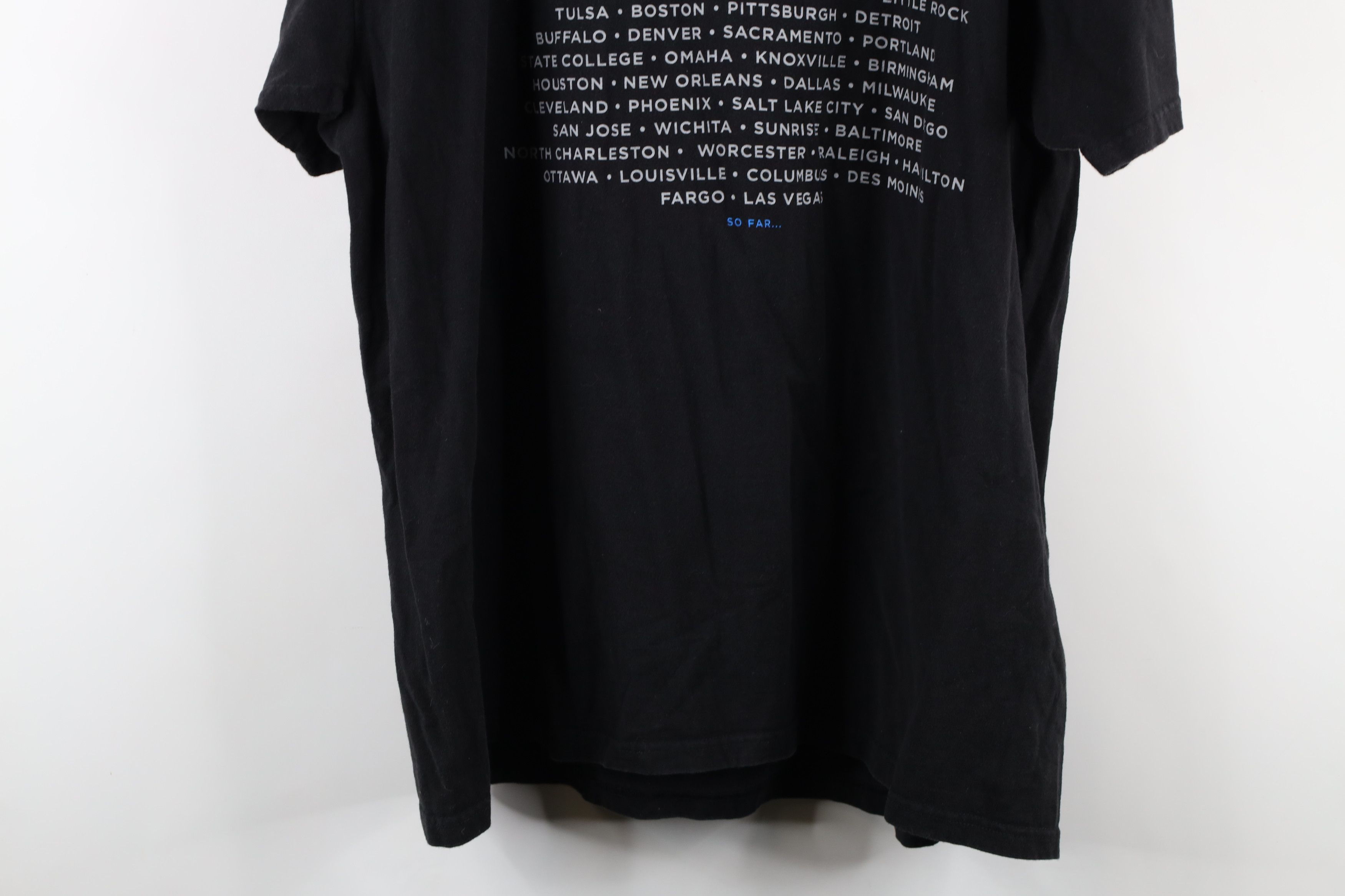 Vintage Vintage Y2K World Tour Garth Brooks Band T-Shirt Black Size US XXL / EU 58 / 5 - 13 Thumbnail