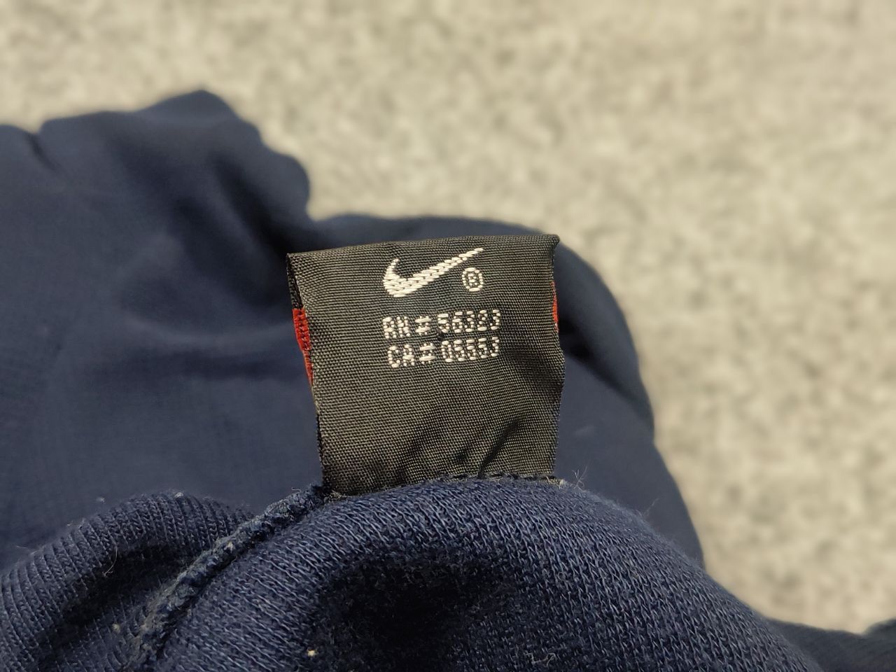 Nike Vintage 90's Nike Logo Navy blue Long sleeve Sweatshirt Size US M / EU 48-50 / 2 - 13 Thumbnail