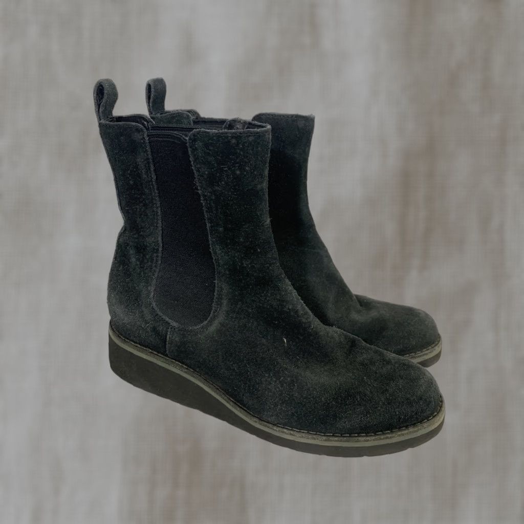 Cole Haan VINTAGE Cole Haan Chelsea Boots Suede Black Pull On Ankle Women 7.5 US 7.5 Boots Size US 8 / IT 38 - 1 Thumbnail