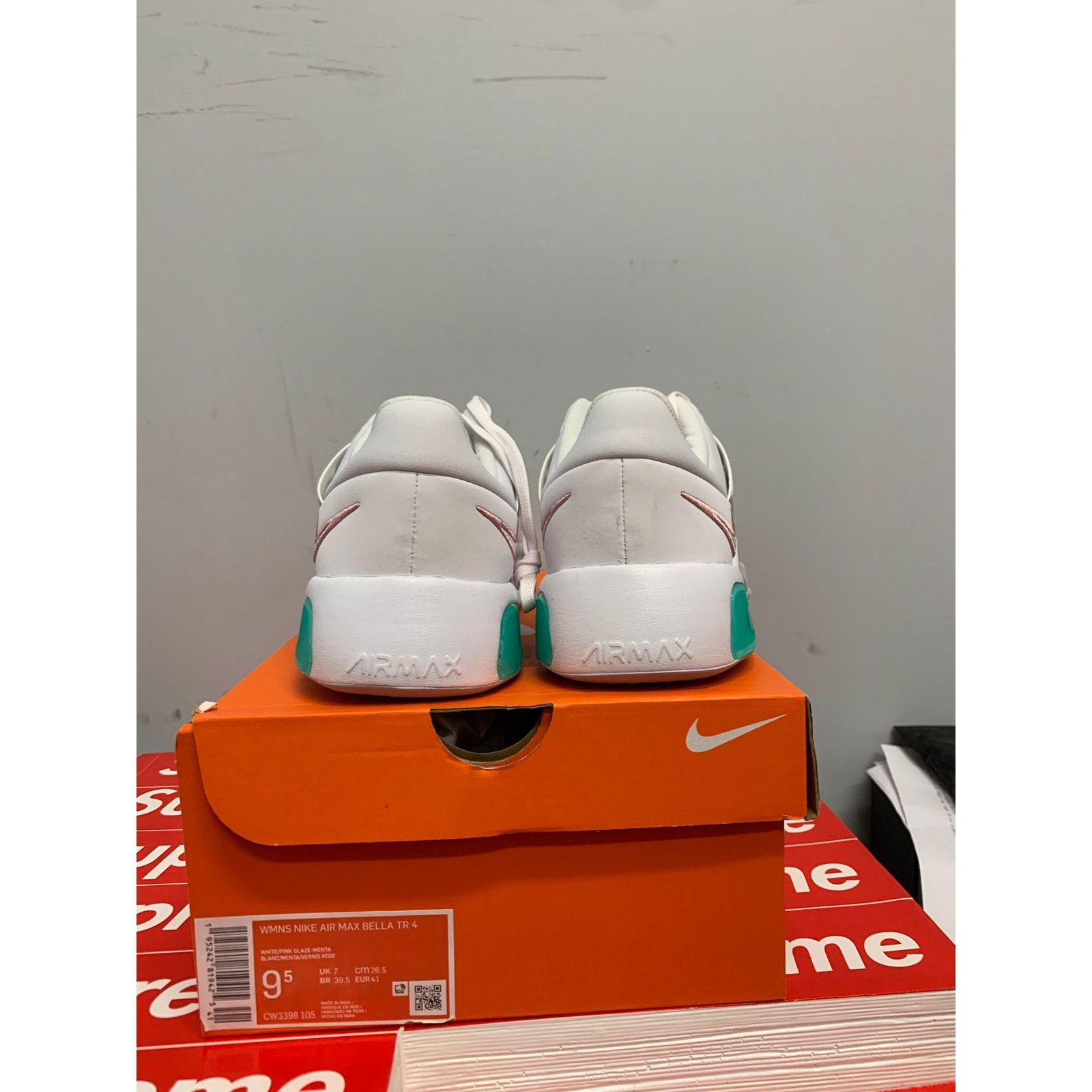 Nike Nike Women's Air Max Bella TR 4 White Green Size 9.5 NEW Size US 9.5 / IT 39.5 - 3 Thumbnail