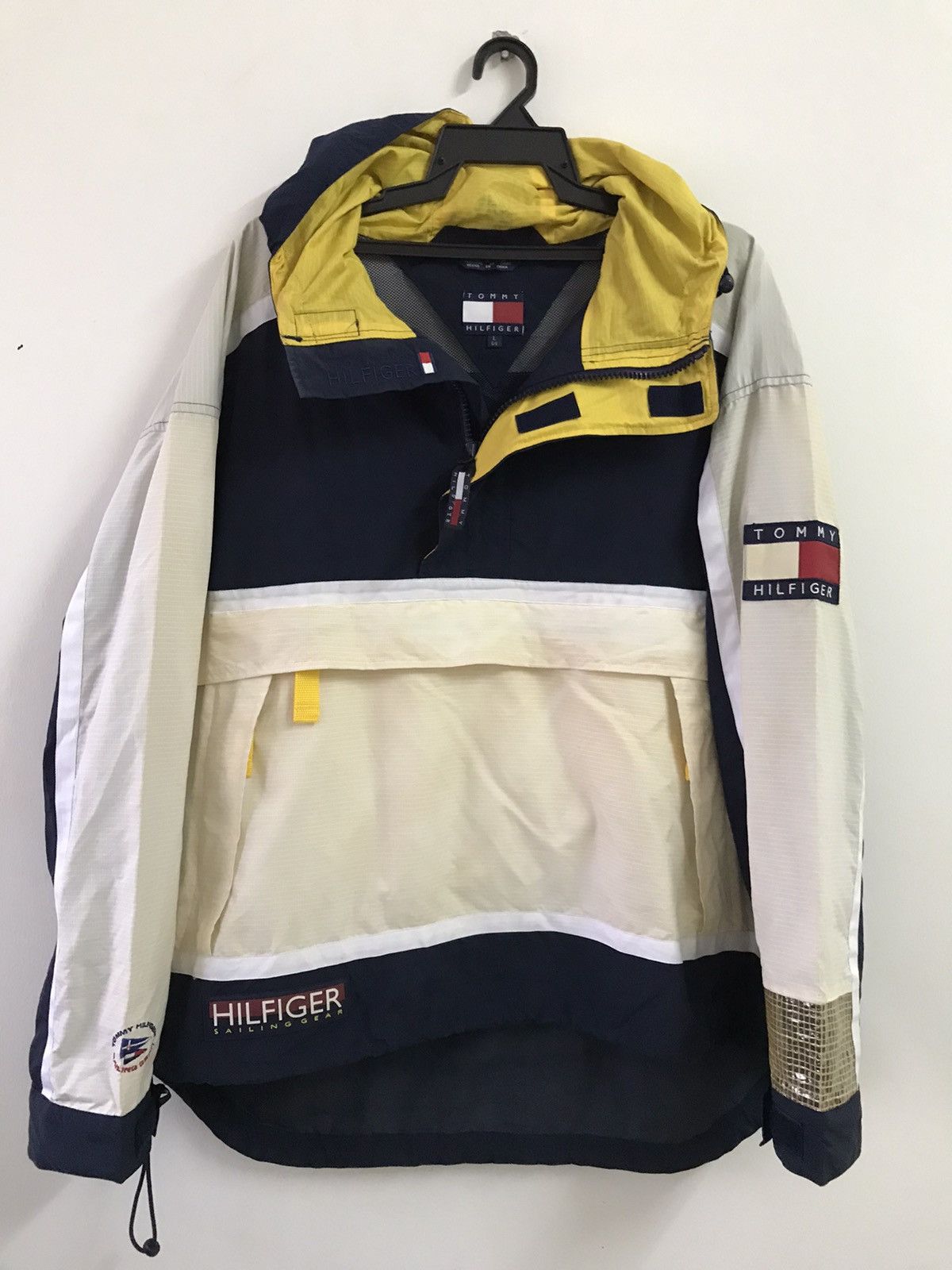 Tommy Hilfiger Vintage Tommy Hilfiger Sailing Gear Waist Bag Jacket Size US L / EU 52-54 / 3 - 3 Thumbnail
