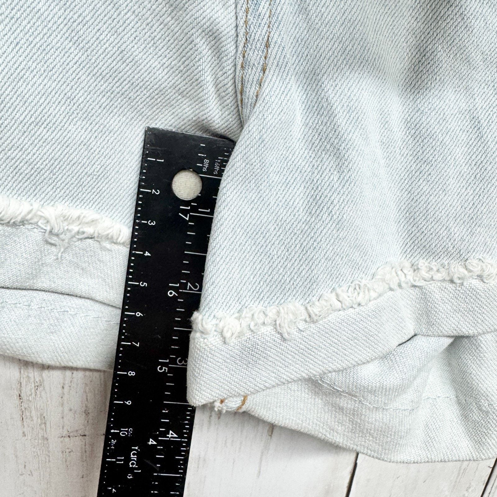Zara Zara Shorts SZ 6 Hi-Rise Hot Pant Light Denim Cuffed NWT Size 28" / US 6 / IT 42 - 6 Thumbnail