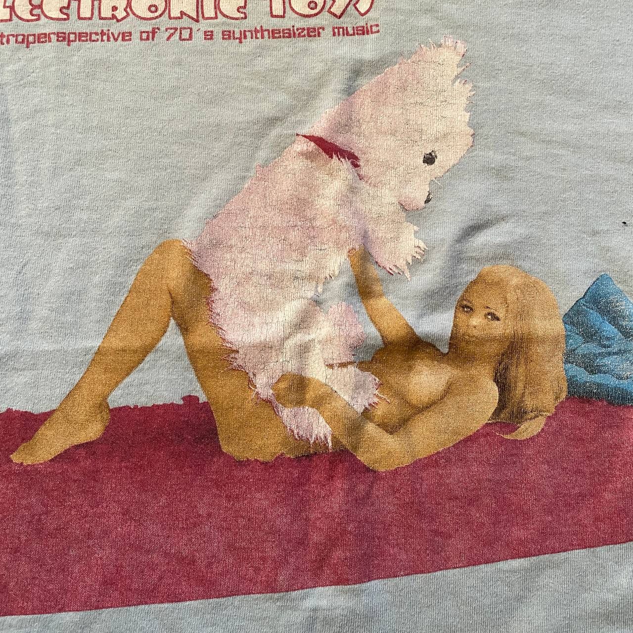 Band Tees VINTAGE 90S ELECTRONIC TOYS VERY RARE BAND T SHIRT 131 Size US XXL / EU 58 / 5 - 2 Thumbnail