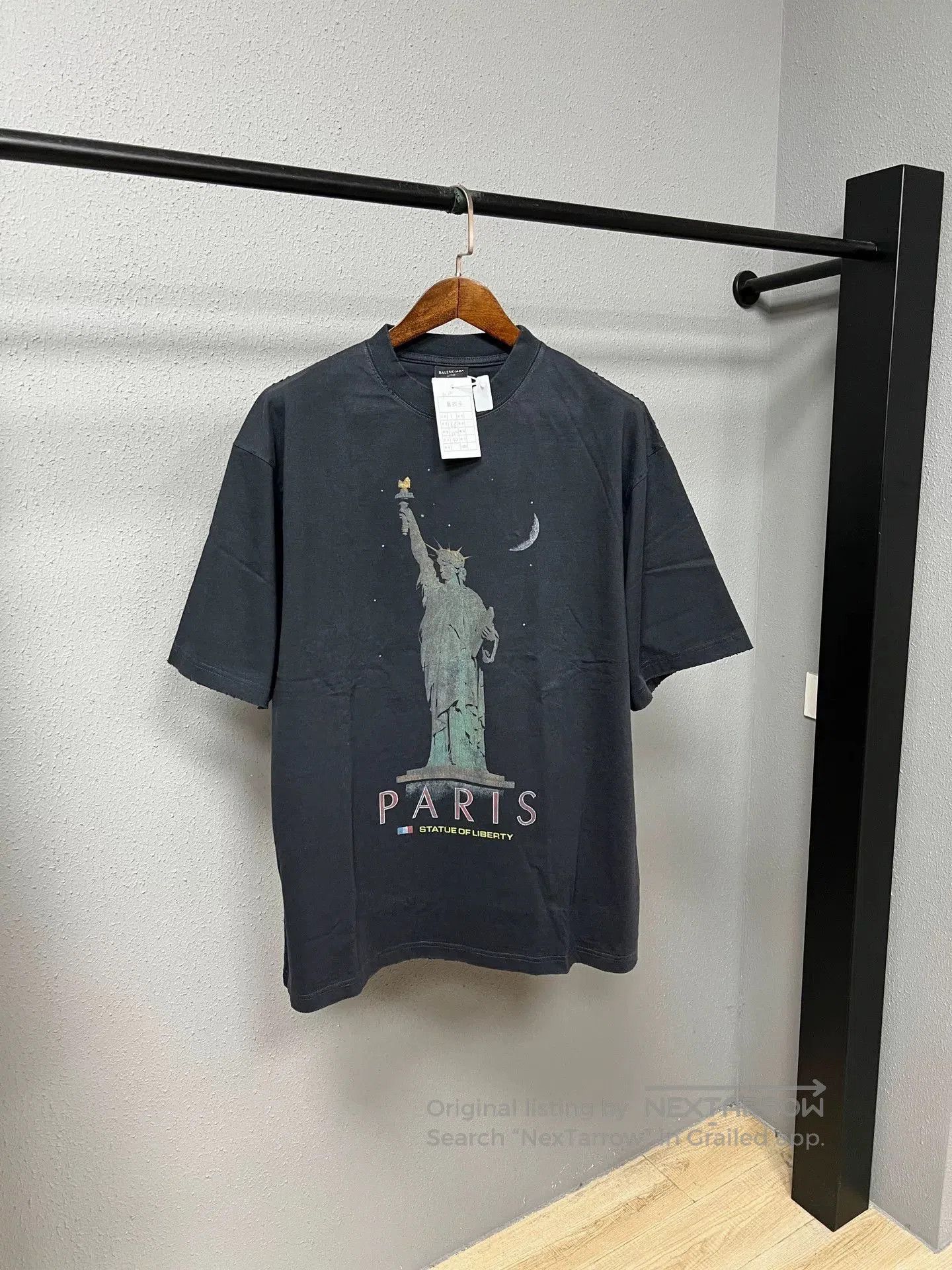 Balenciaga Balenciaga Statue of Liberty Short Sleeve Top. Size XS / US 0-2 / IT 36-38 - 1 Thumbnail