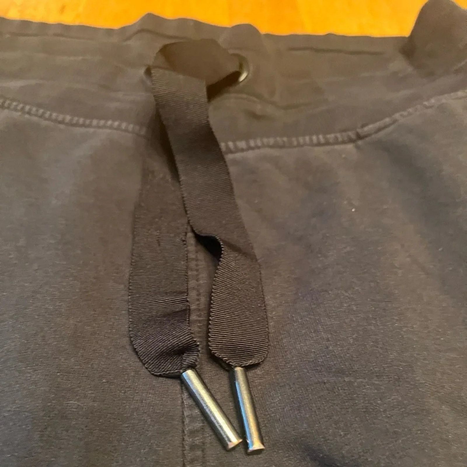 Athleta Athleta joggers black with a drawstring and pockets, size SP Size 28" / US 6 / IT 42 - 2 Thumbnail