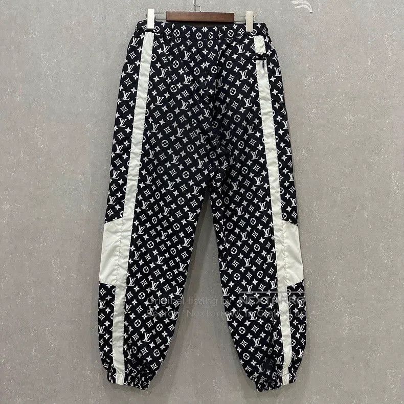 Louis Vuitton Louis Vuitton Black Logo full-print mid-rise tunic sweatpa Size 30" / US 8 / IT 44 - 2 Thumbnail