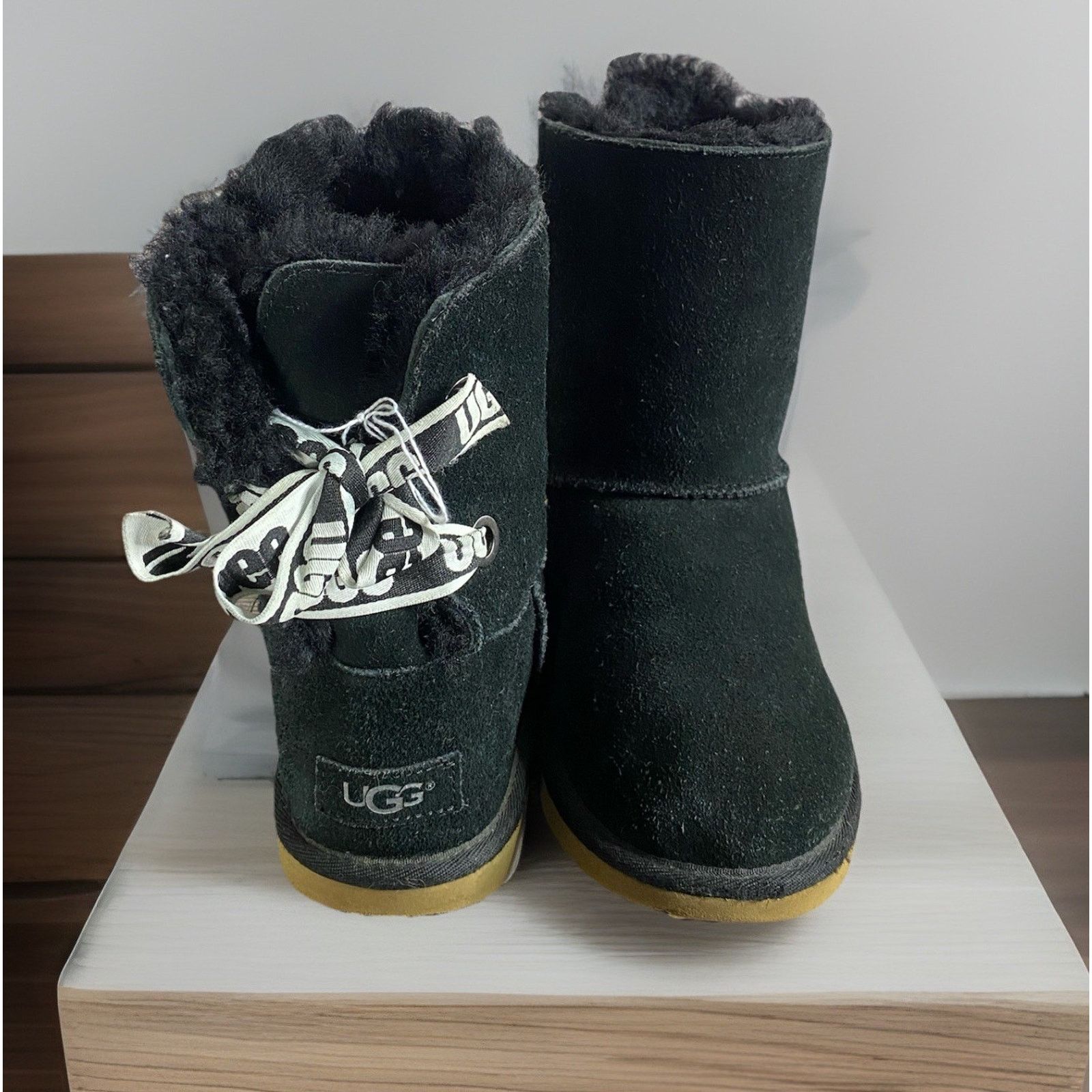 Ugg UGG Bailey Bow II 1100492K Black Suede Slip On Winter Boots Size US 7 / IT 37 - 1 Thumbnail