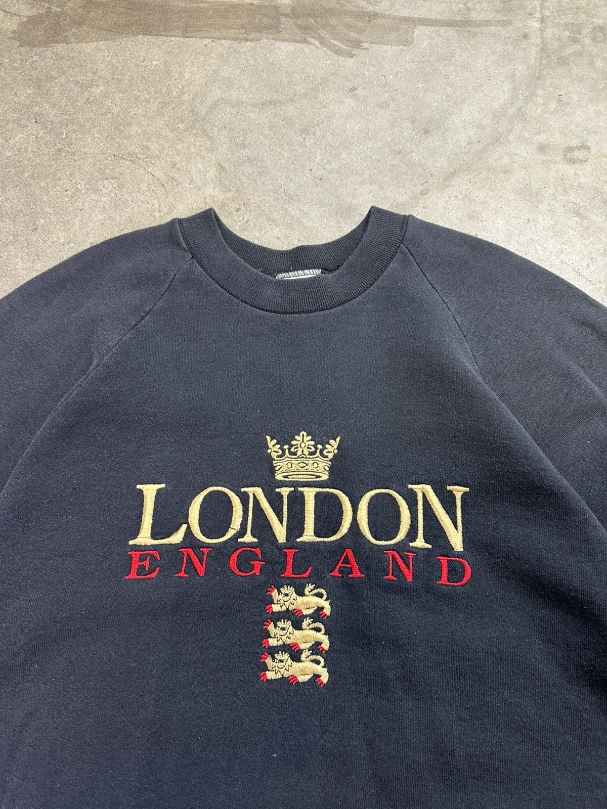Vintage vintage 90s london england embroidered crewneck large Size US L / EU 52-54 / 3 - 3 Thumbnail