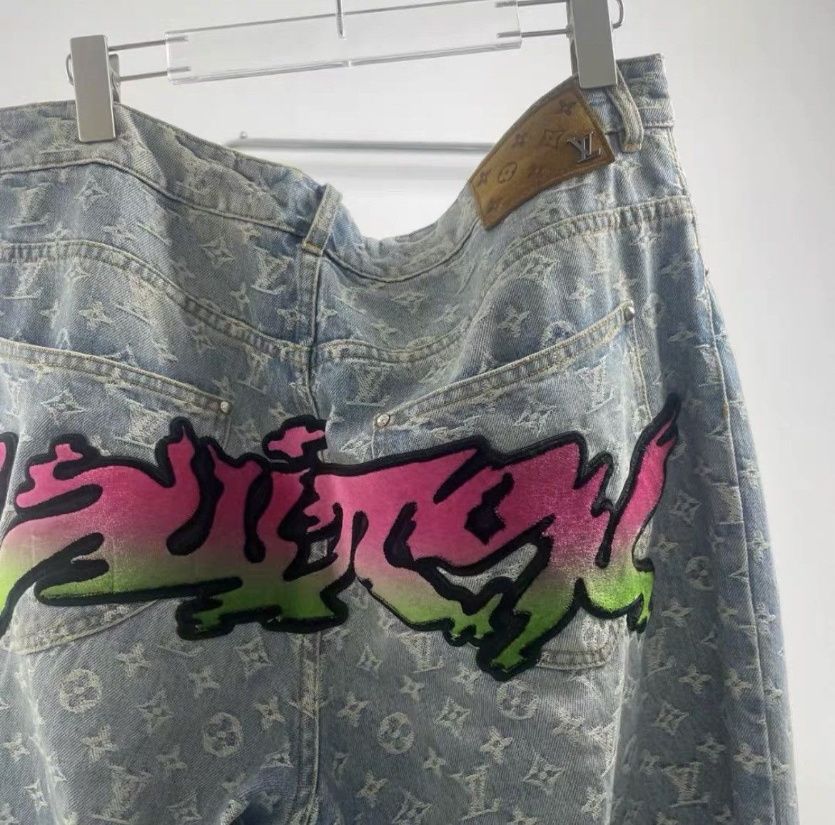 Louis Vuitton LV Logo Graffiti Denim Pants for Men - dmc Size US 34 / EU 50 - 3 Thumbnail