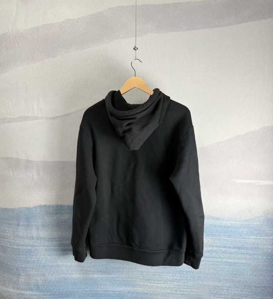 Louis Vuitton louis vuitton black graffiti sweatshirt size L Size US L / EU 52-54 / 3 - 5 Thumbnail