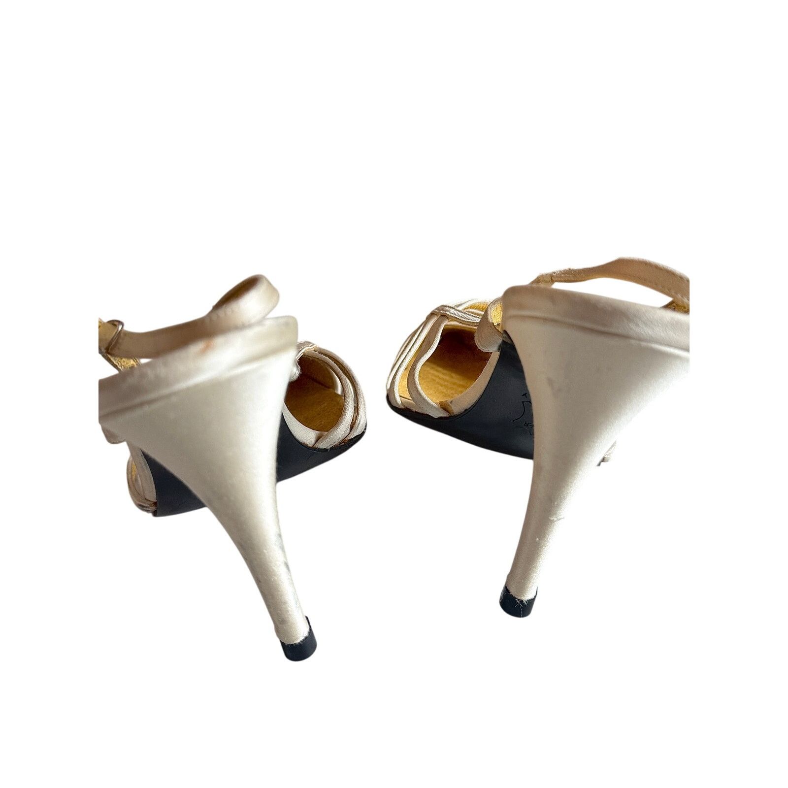 Fendi Fendi White Pumps Size US 7.5 / IT 37.5 - 3 Thumbnail
