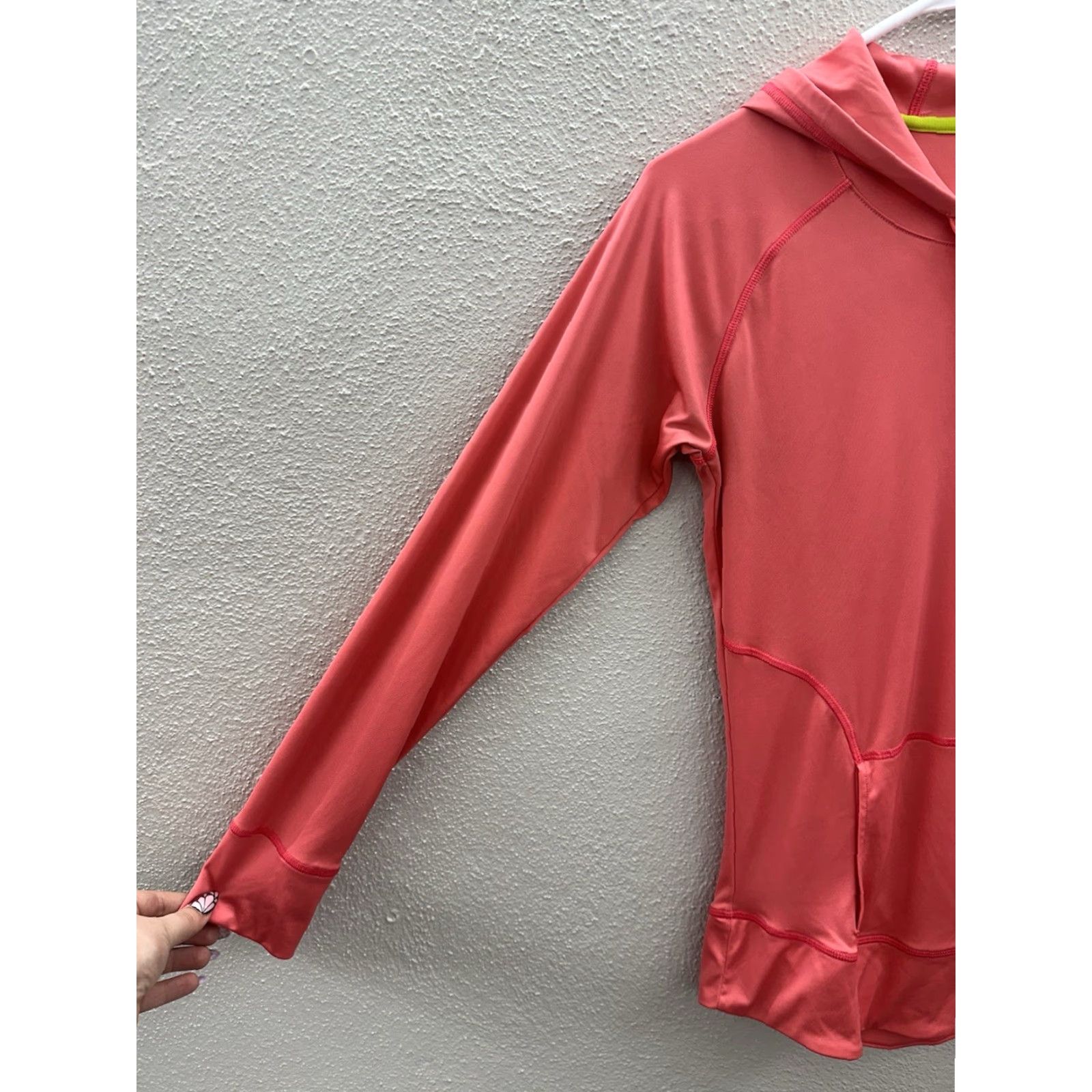 Under Armour Under Armour Womens Hoodie Pink Small Semi Fitted Long Sleeve Heatgear Athletic Shirt Mens? (Note: final answer should be the optimized title only) Size S / US 4 / IT 40 - 2 Thumbnail