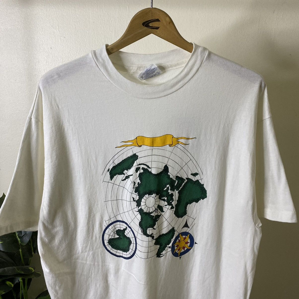 Vintage Vintage 1990s International House 7th Lander U of W Tee Size US L / EU 52-54 / 3 - 6 Thumbnail