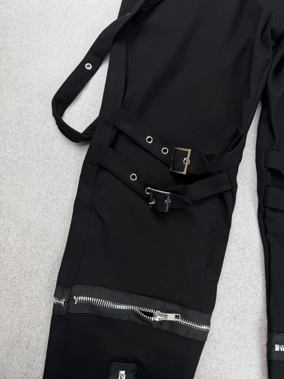 Japanese Brand Gothicana Gothic Black Buckle Zip Pants Unisex Size 30x32 Size US 30 / EU 46 - 5 Thumbnail