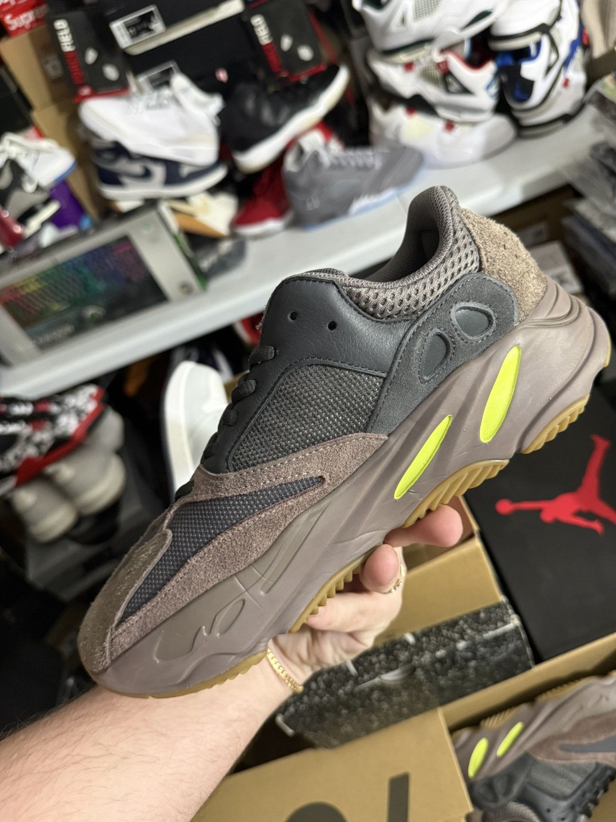 Yeezy Yeezy 700 mauve sz 11 Size US 9 / EU 42 - 3 Thumbnail