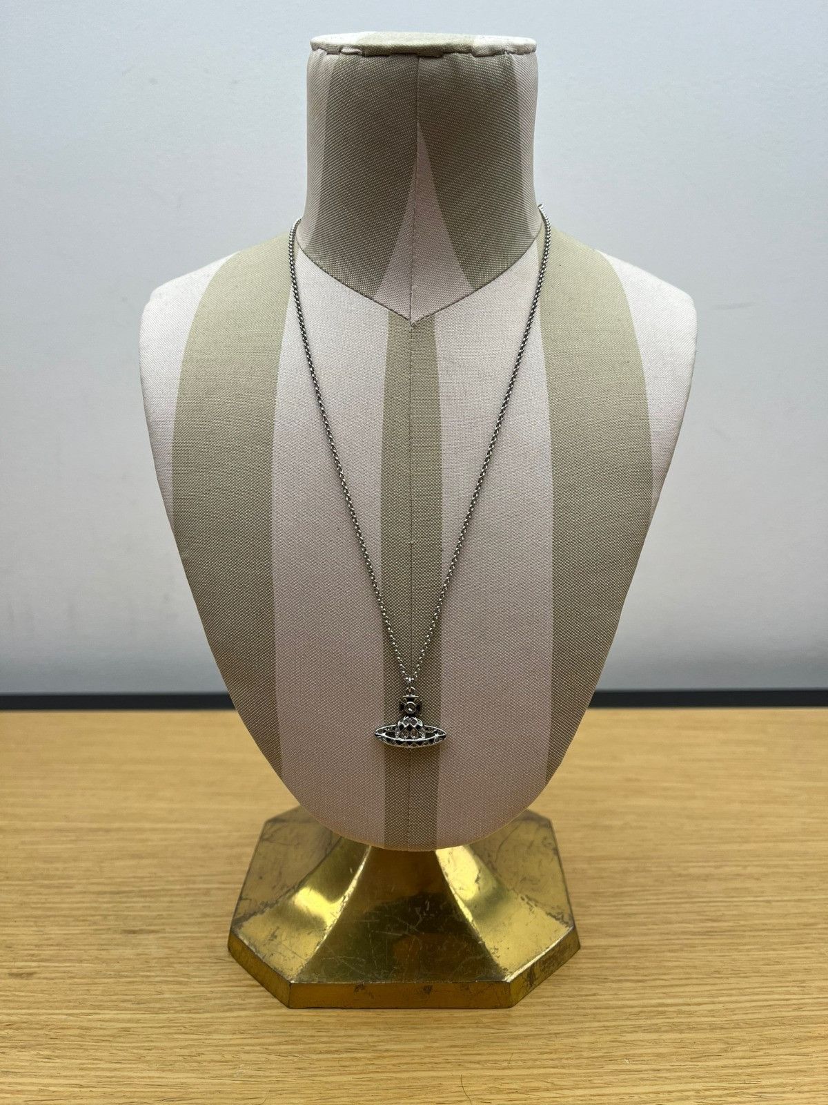 Vivienne Westwood o1f1d3z1025 Size: OS / Harlequin Small Bas Relief Necklaces Size ONE SIZE - 1 Thumbnail