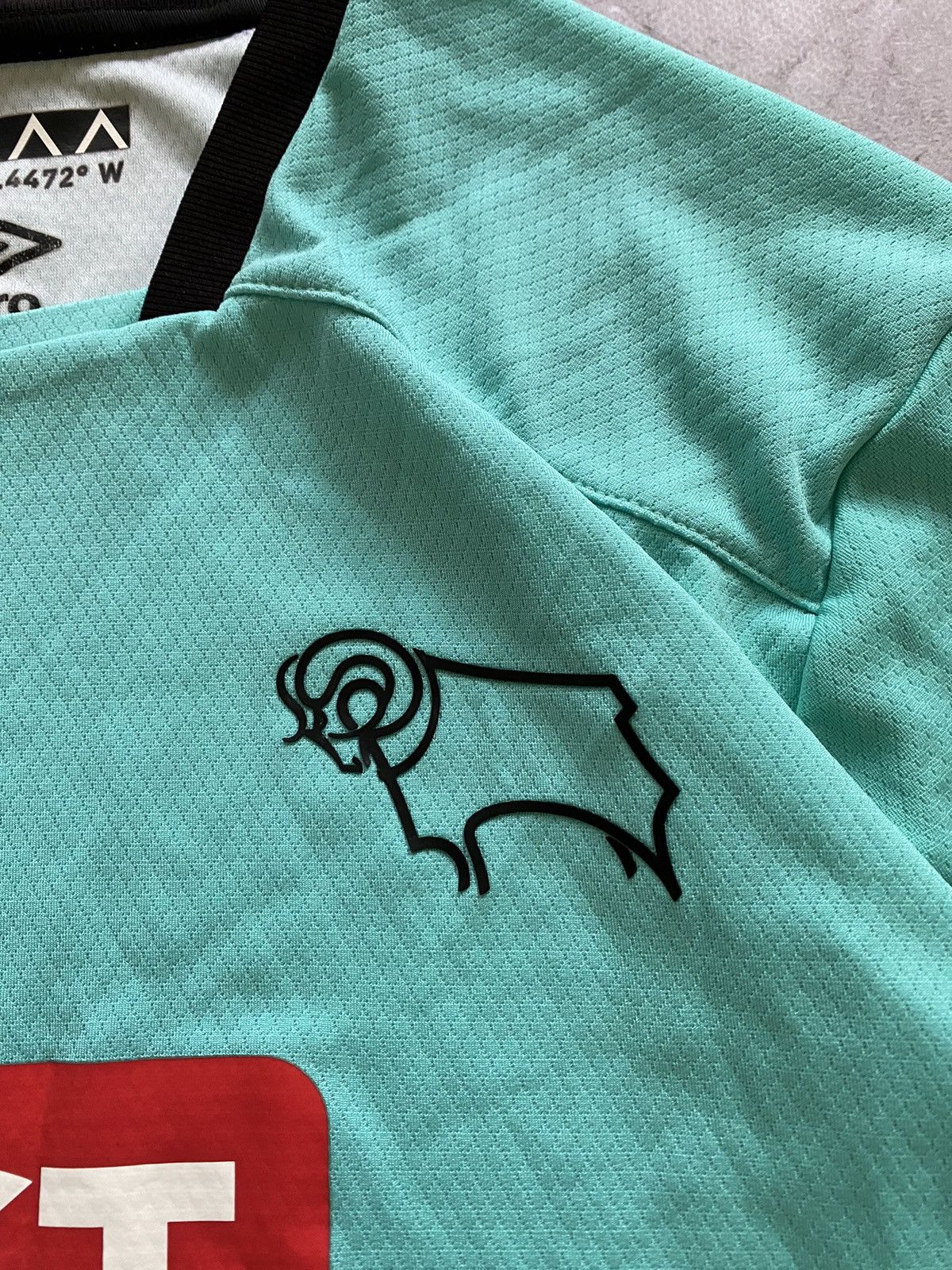 Umbro × Vintage Rare Umbro Derby County FC 2016-17 Third Soccer Jersey Size US L / EU 52-54 / 3 - 5 Thumbnail
