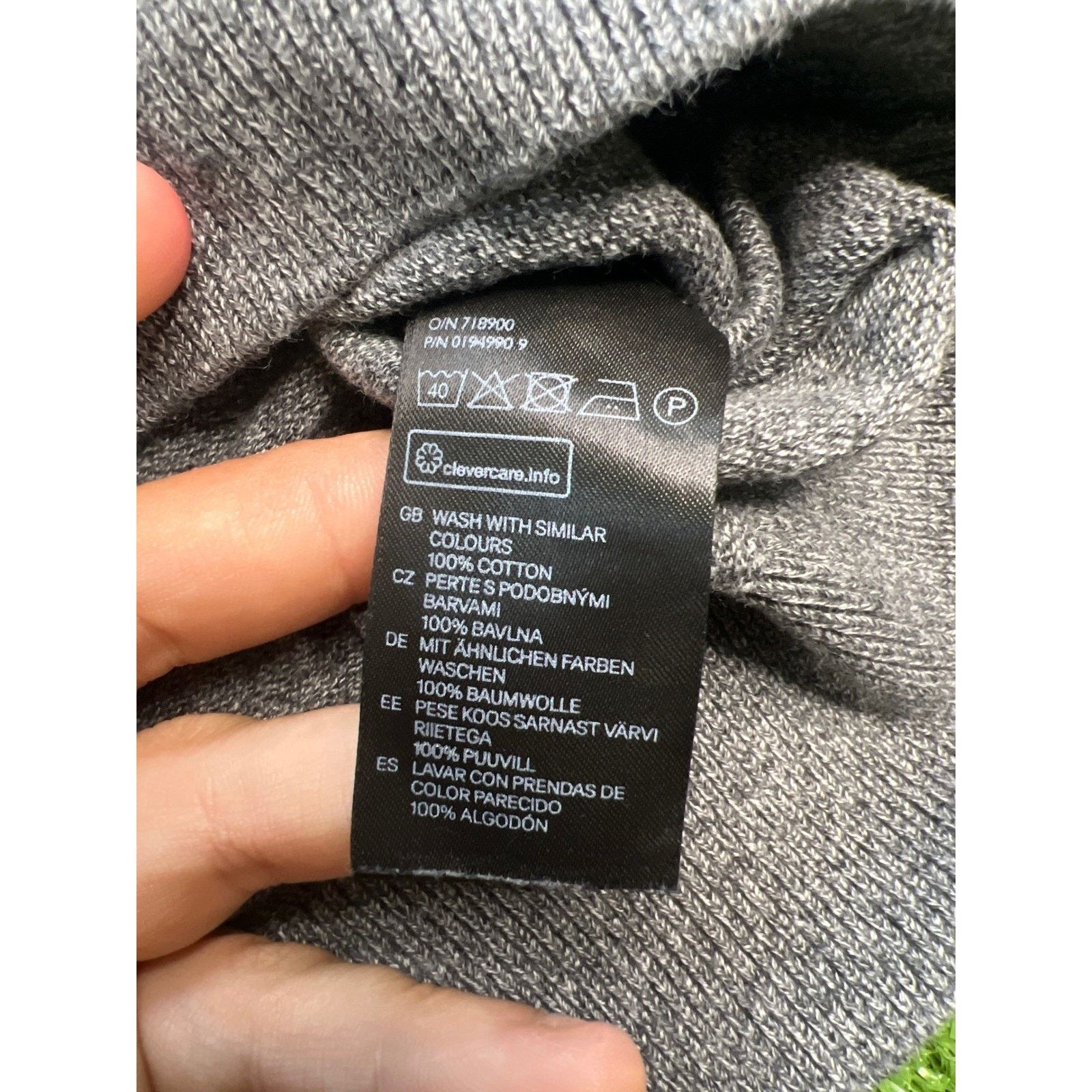 H&M H&M Gray V-Neck Long Sleeve Knit Sweater Mens Medium Size US M / EU 48-50 / 2 - 3 Thumbnail