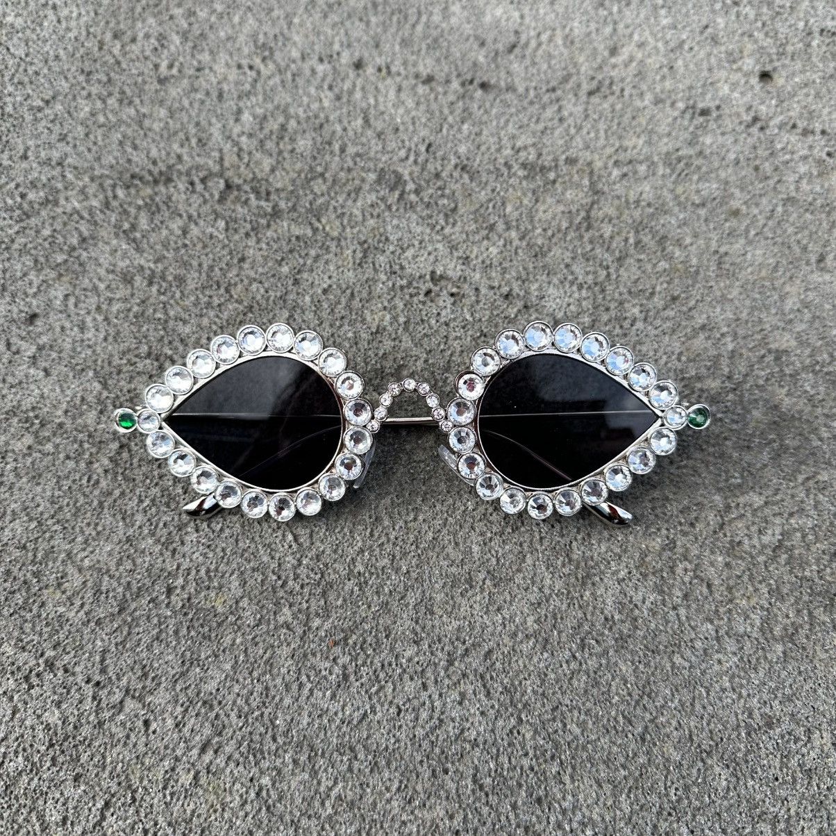 Vintage SUNGLASSES BRAND NEW CLASSIC RETRO VINTAGE YT81064-01 Size ONE SIZE - 1 Thumbnail