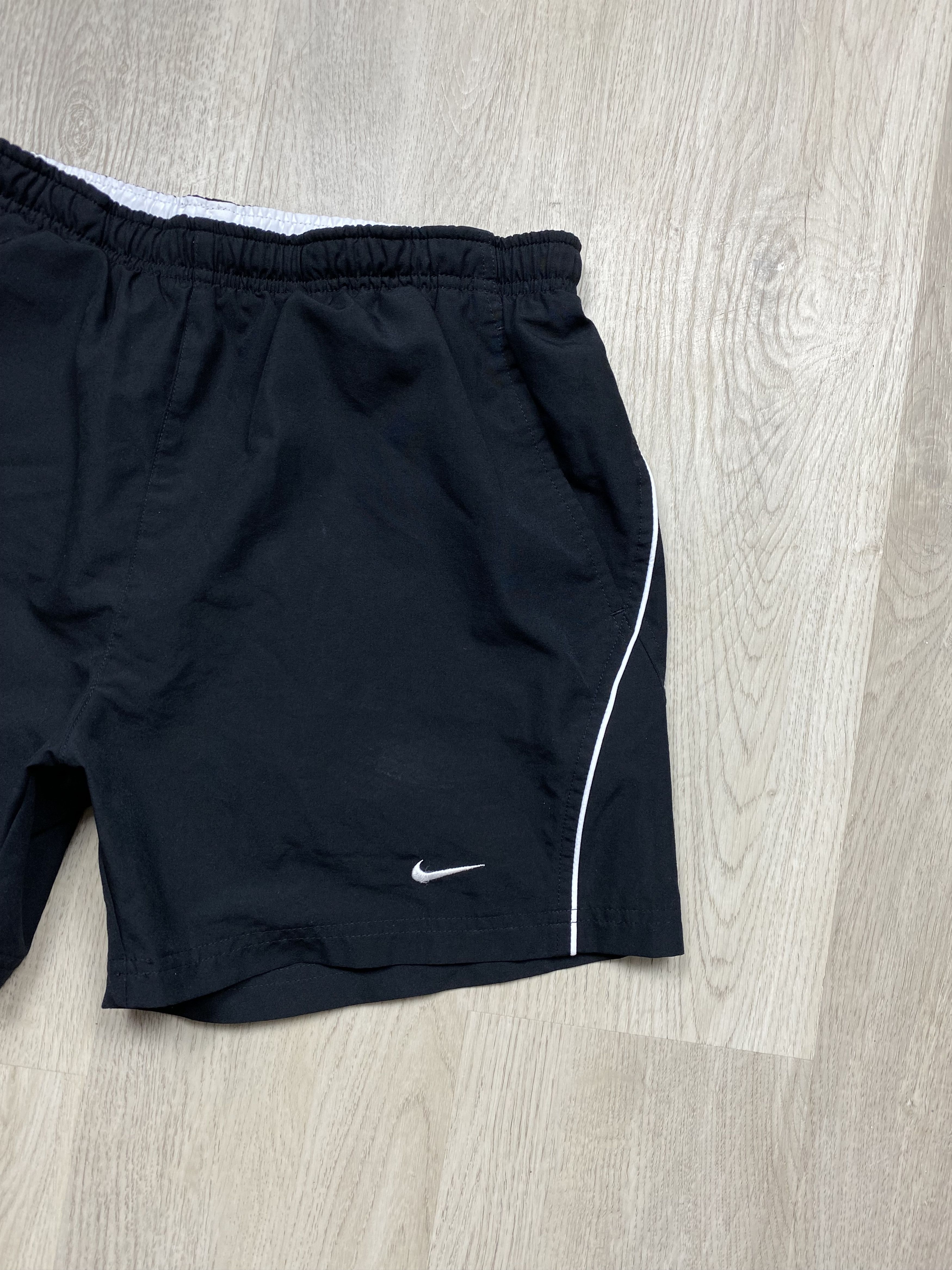 Nike Vintage Nike Mens Nylon Shorts Y2K Size US 36 / EU 52 - 2 Thumbnail