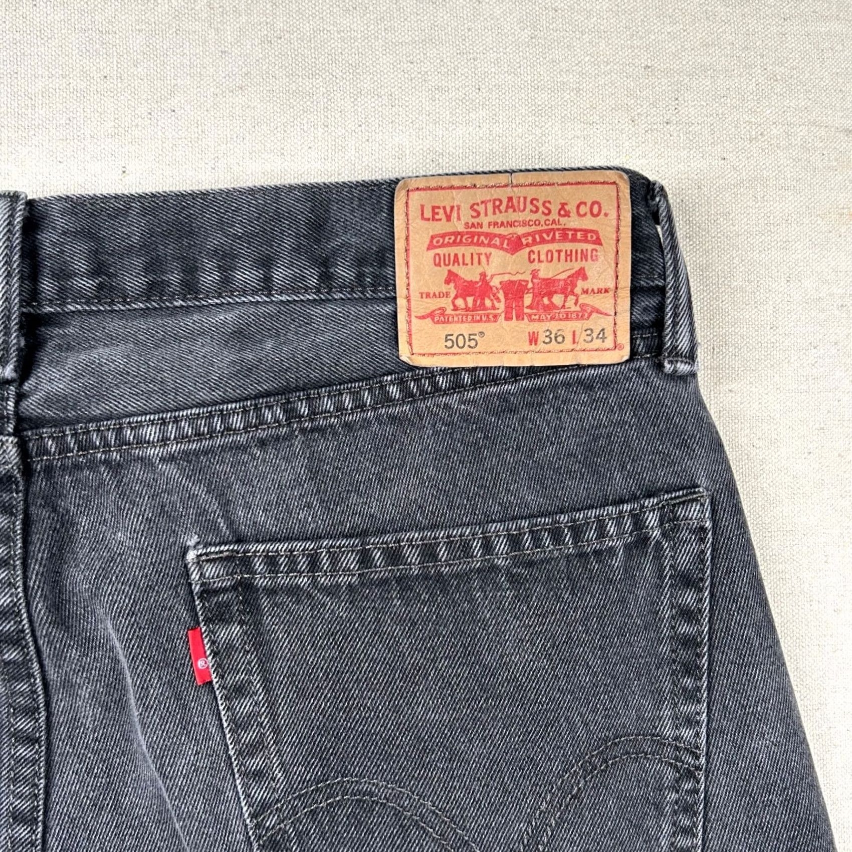 Levi's VINTAGE Levi's 505 Jeans Mens 36x34 Straight Charcoal Wash Black Denim 90s Size US 36 / EU 52 - 6 Thumbnail