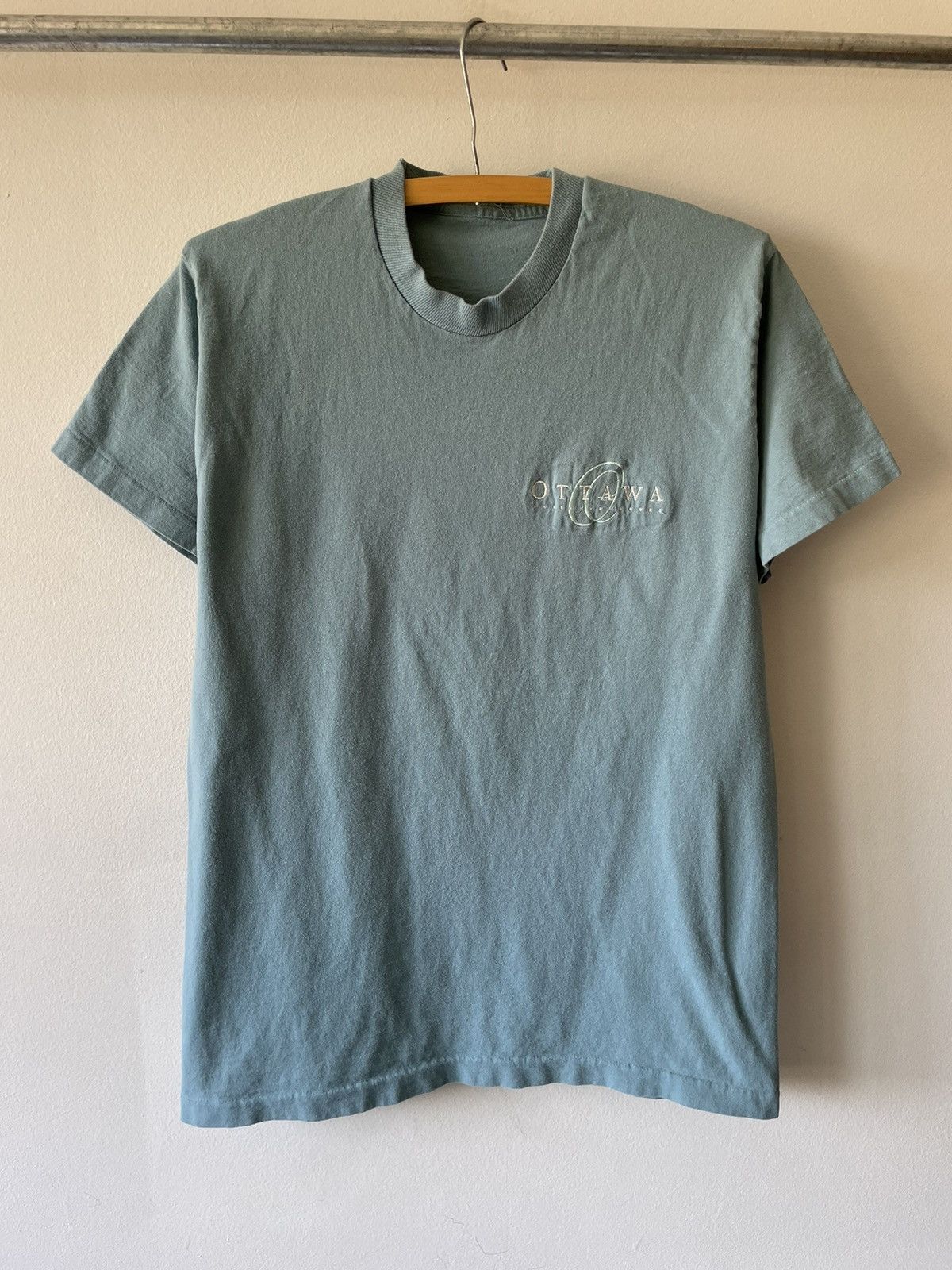 Vintage Vintage 90s Ottawa Canada Embroidered tee Size US M / EU 48-50 / 2 - 1 Thumbnail