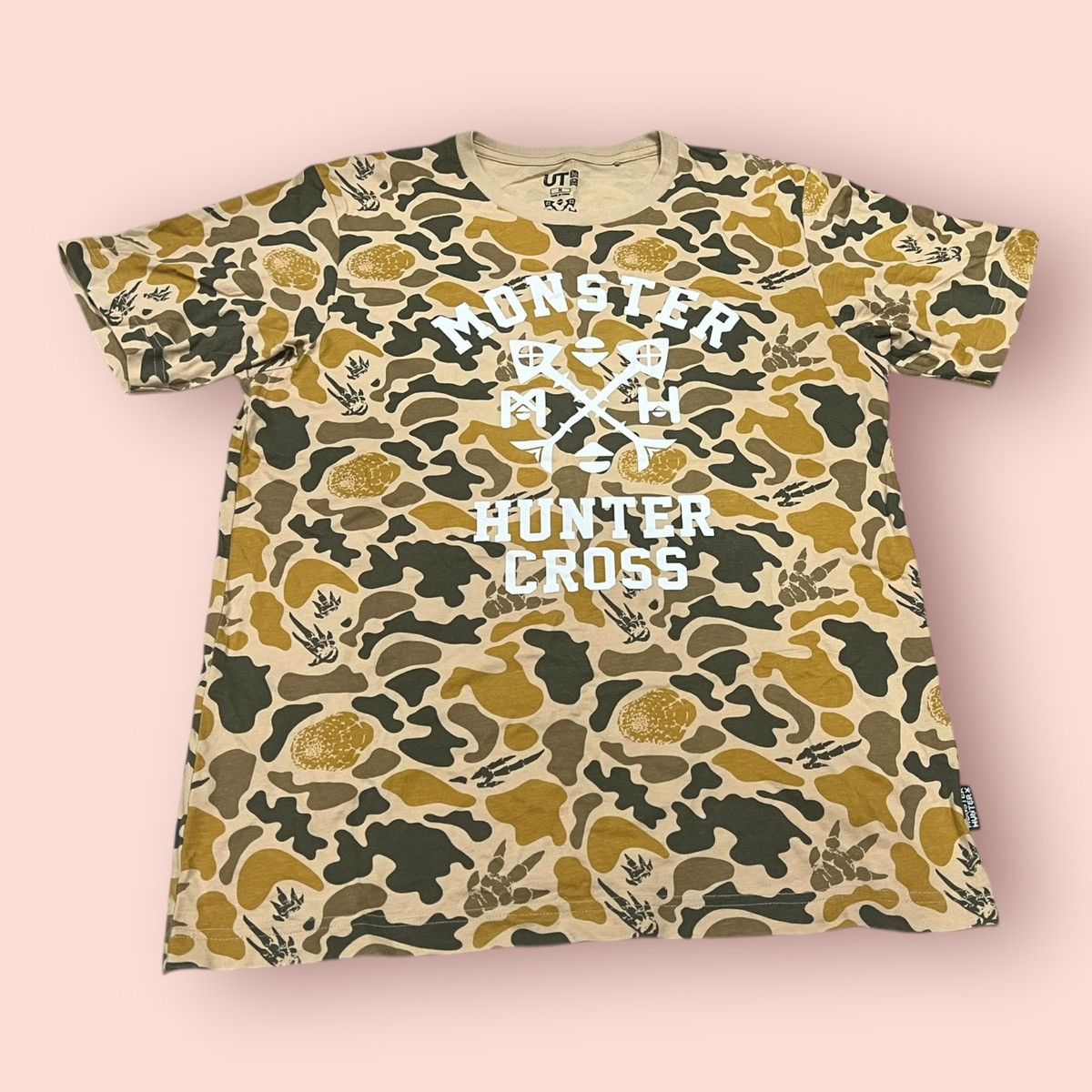 Anime × Jun Takahashi × Uniqlo RARE MONSTER HUNTER CROSS x UNIQLO FULL PRINTED CAMO SHIRTS Size US M / EU 48-50 / 2 - 8 Thumbnail