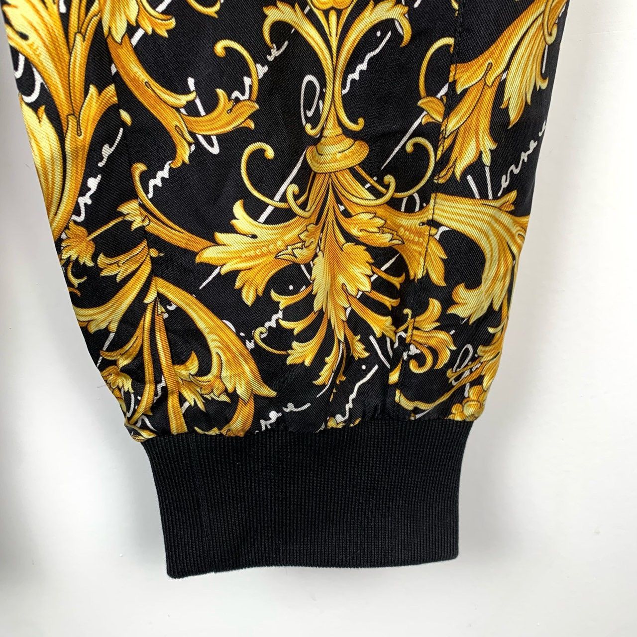 Versace Versace Medusa Head Print Black and Gold Cuffed Casual Pants Size 30" / US 8 / IT 44 - 4 Thumbnail